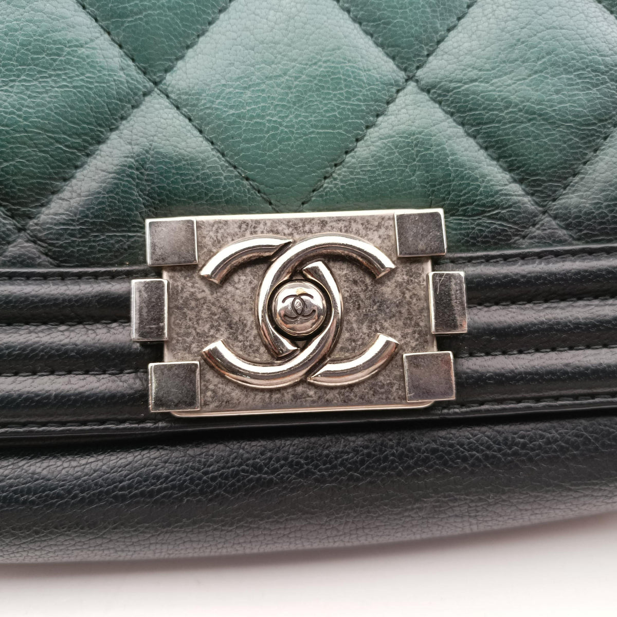 BOY CHANEL Black × Green Leather A92005 18578507ボーイシャネル ブラック × グリーン レザー A92005 18578507