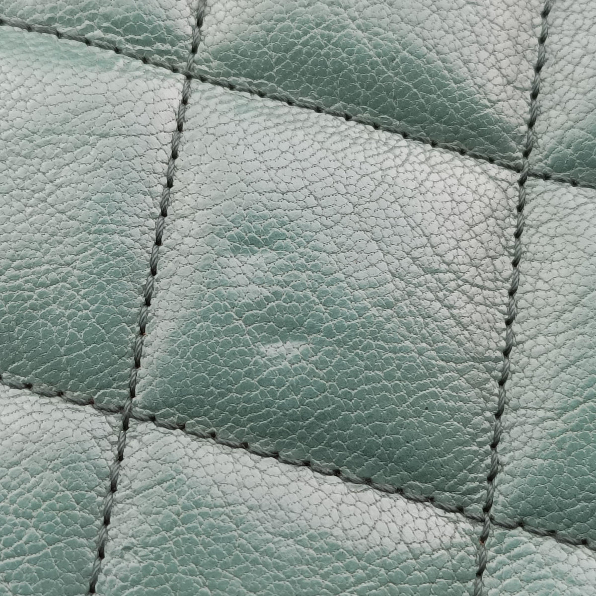 BOY CHANEL Black × Green Leather A92005 18578507ボーイシャネル ブラック × グリーン レザー A92005 18578507