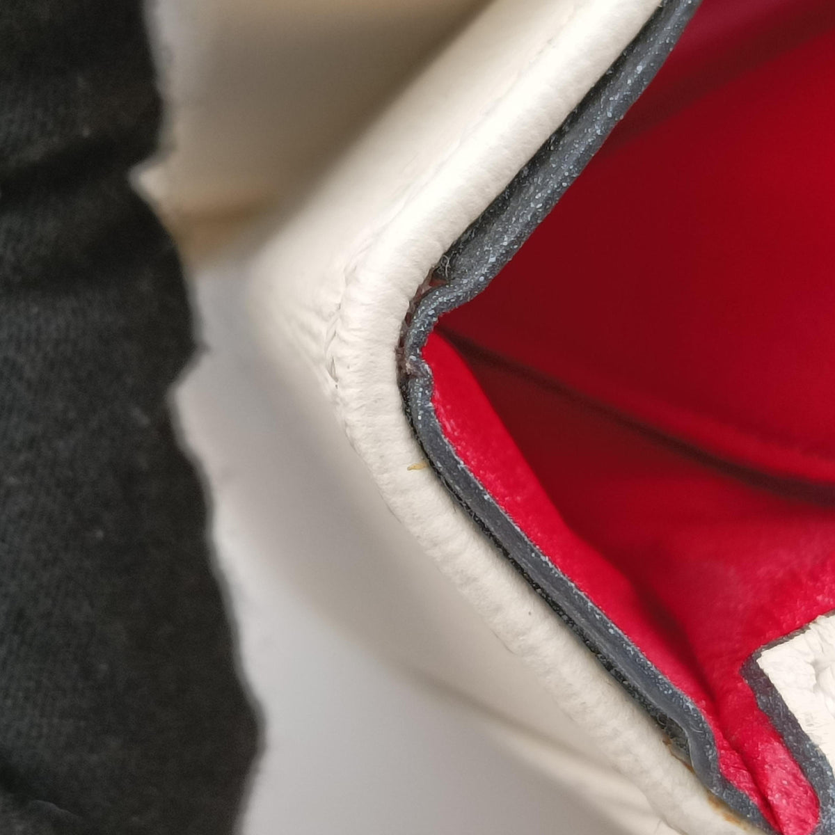 VLogo White Leather IC ChipVロゴ ホワイト レザー ICチップ