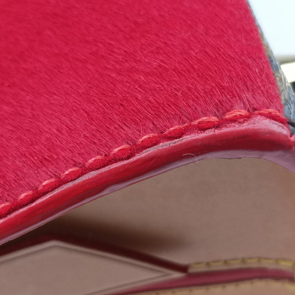 Christian Louboutin Collaboration Iconoclast Brown×red×beige Monogram Canvas×calf leather×ponyhair M41234 FO4194クリスチャンルブタンコラボ  アイコノクラスト モノグラム/ブラウン×レッド×ベージュ モノグラムキャンバス×カーフレザー ×ハラコ M41234 FO4194