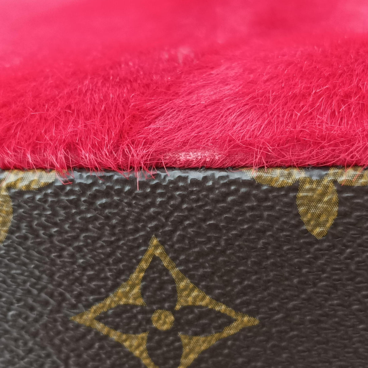Christian Louboutin Collaboration Iconoclast Brown×red×beige Monogram Canvas×calf leather×ponyhair M41234 FO4194クリスチャンルブタンコラボ  アイコノクラスト モノグラム/ブラウン×レッド×ベージュ モノグラムキャンバス×カーフレザー ×ハラコ M41234 FO4194