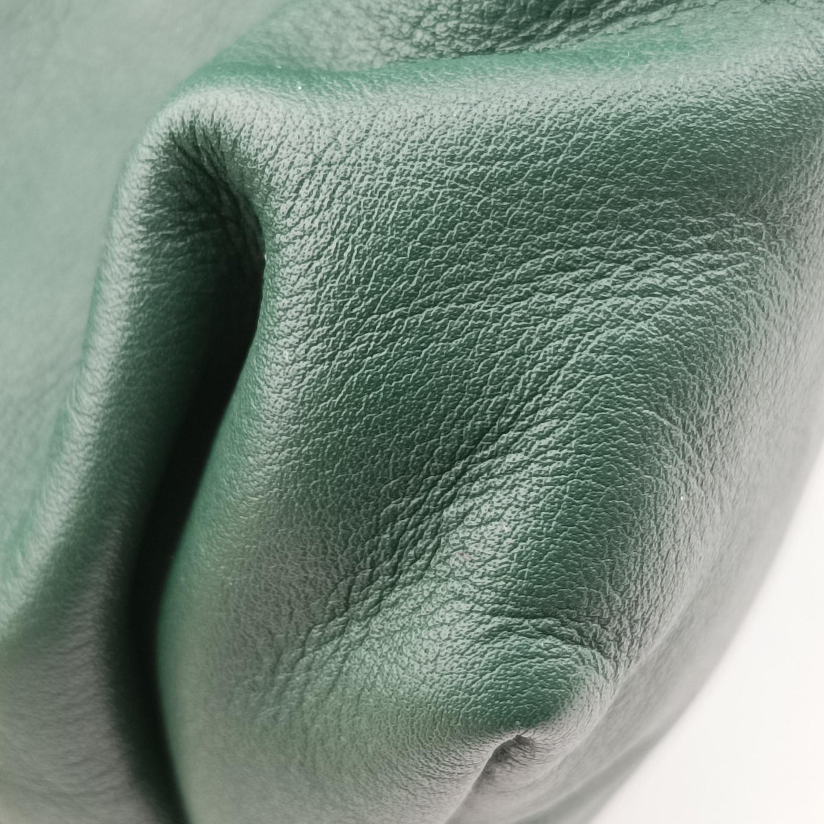 THE Chain Pouch Green lambskin B09554674Wザ チェーン ポーチ グリーン ラムスキン B09554674W