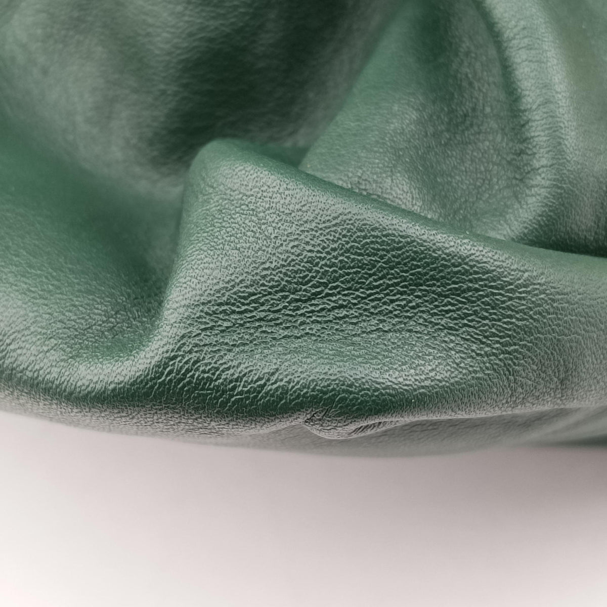 THE Chain Pouch Green lambskin B09554674Wザ チェーン ポーチ グリーン ラムスキン B09554674W