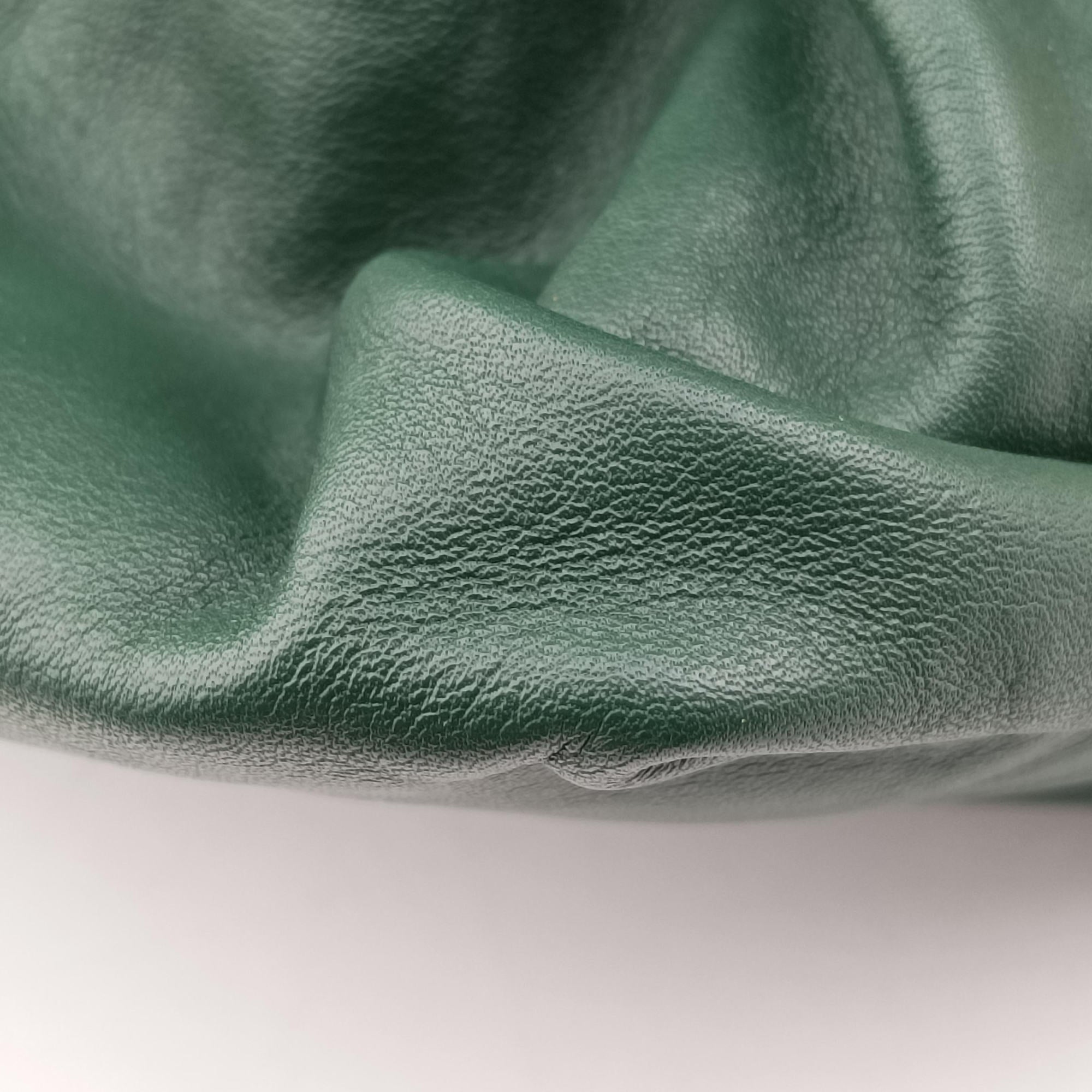 THE Chain Pouch Green lambskin B09554674Wザ チェーン ポーチ グリーン ラムスキン B09554674W
