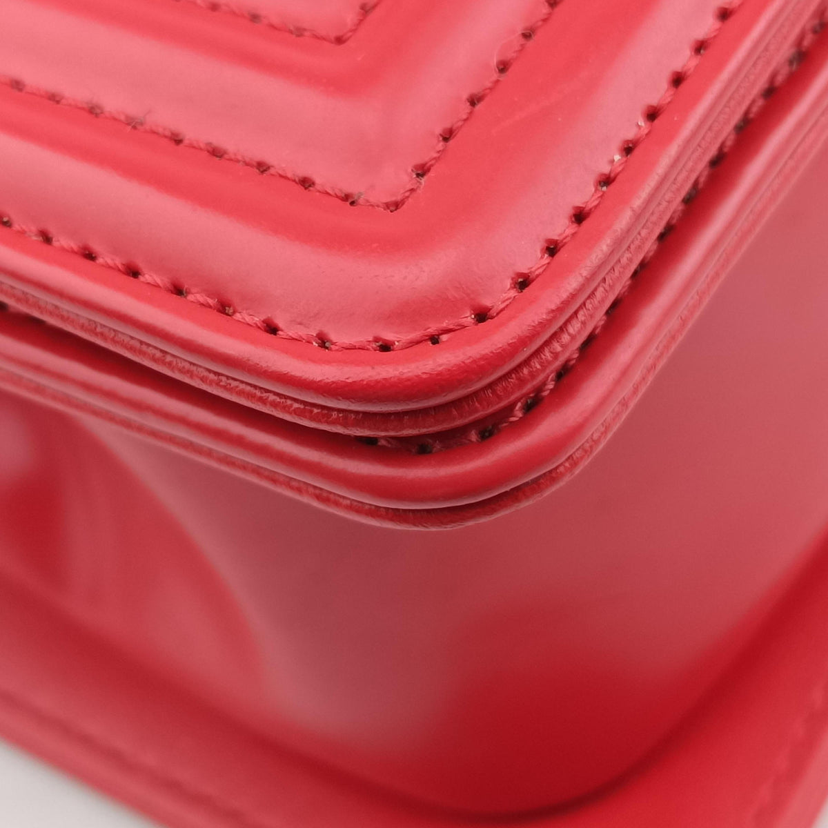 BOY CHANEL Red Leather A67085 21500449ボーイシャネル レッド レザー A67085 21500449