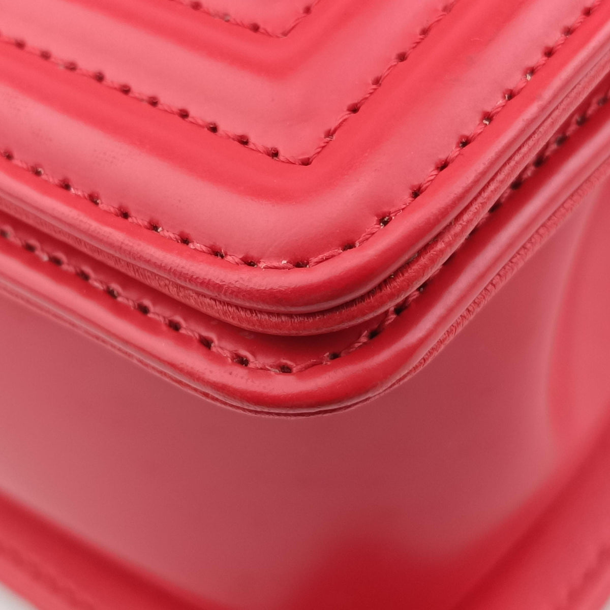 BOY CHANEL Red Leather A67085 21500449ボーイシャネル レッド レザー A67085 21500449