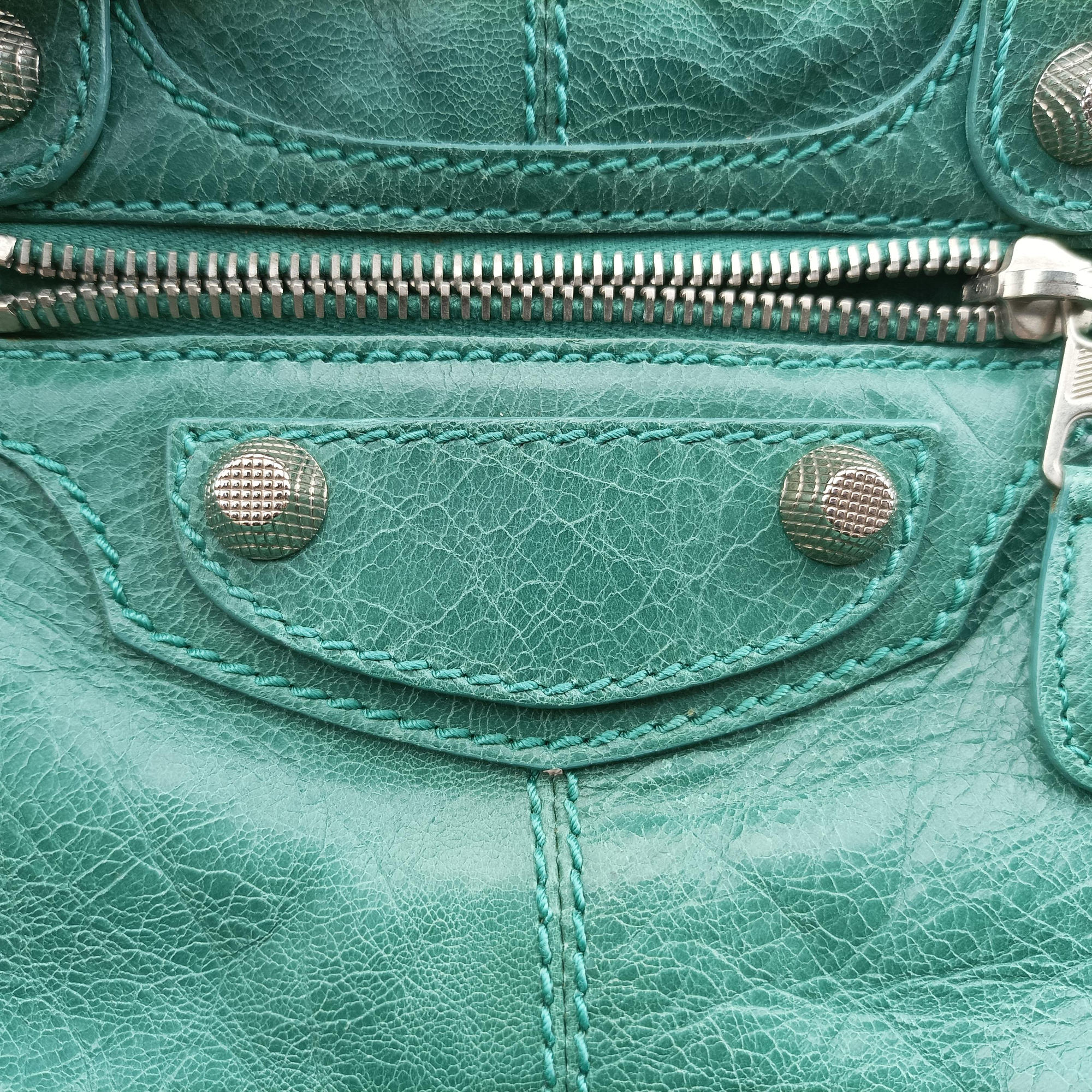 Pre-owned Balenciaga Pompon Green Leather  shoulderbag | stylenewstar