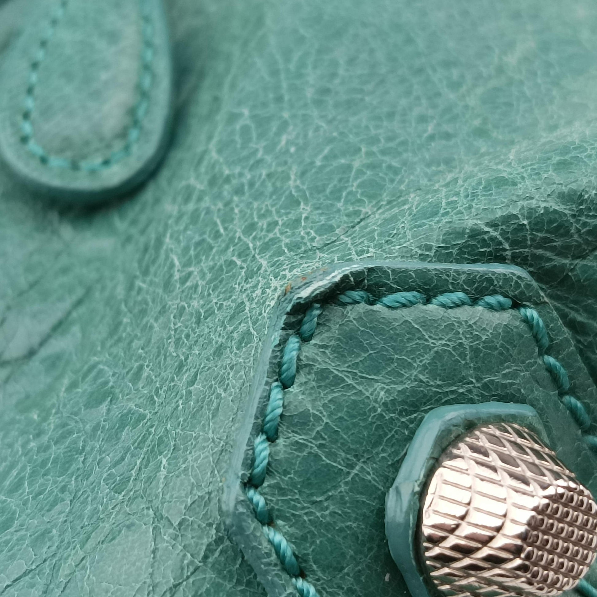 Pre-owned Balenciaga Pompon Green Leather  shoulderbag | stylenewstar