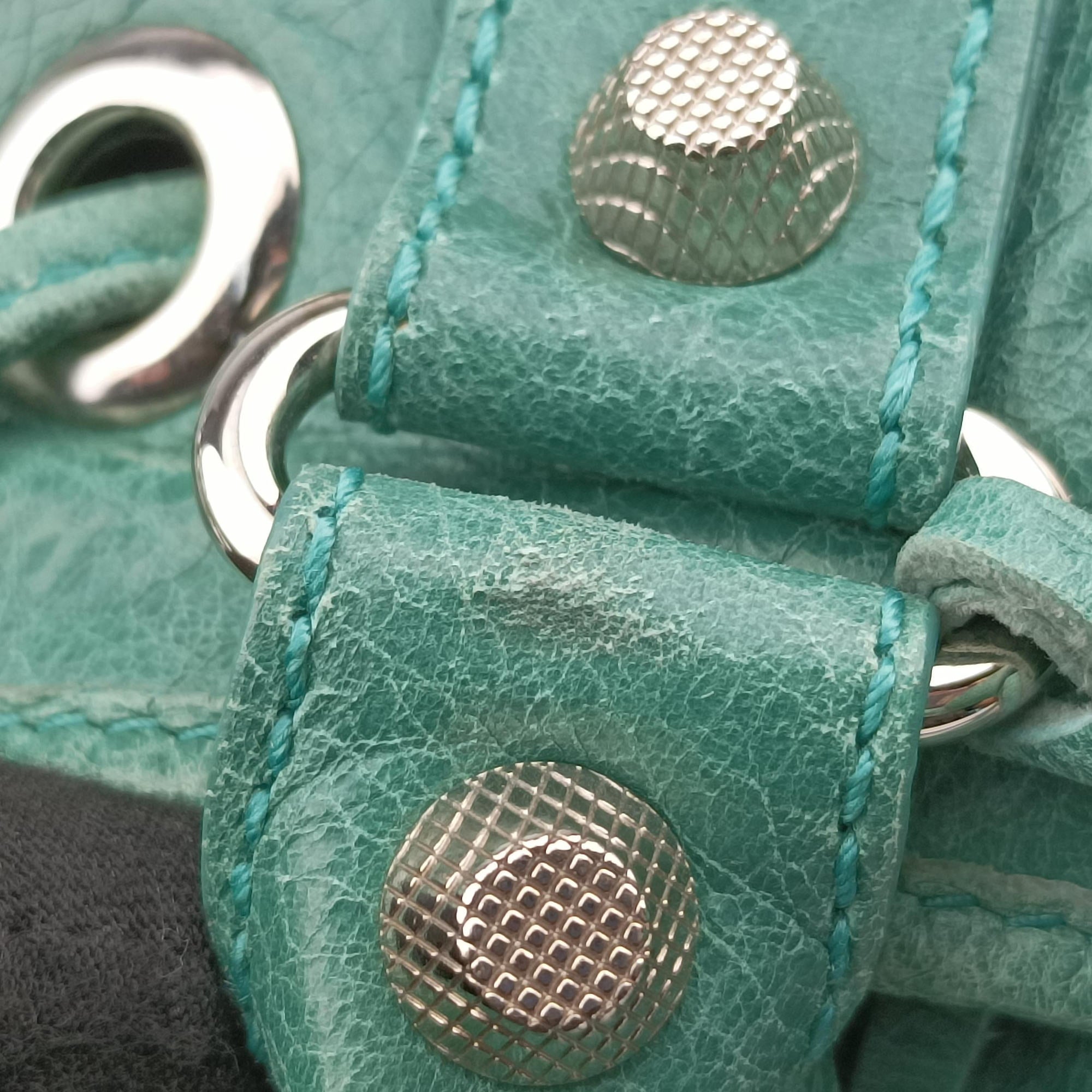 Pre-owned Balenciaga Pompon Green Leather  shoulderbag | stylenewstar