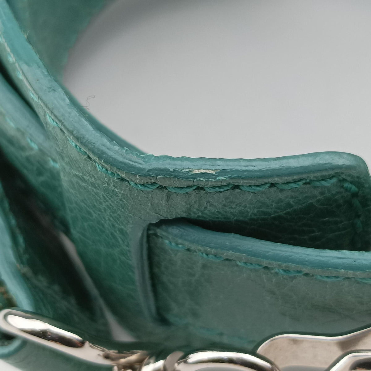 Pre-owned Balenciaga Pompon Green Leather  shoulderbag | stylenewstar