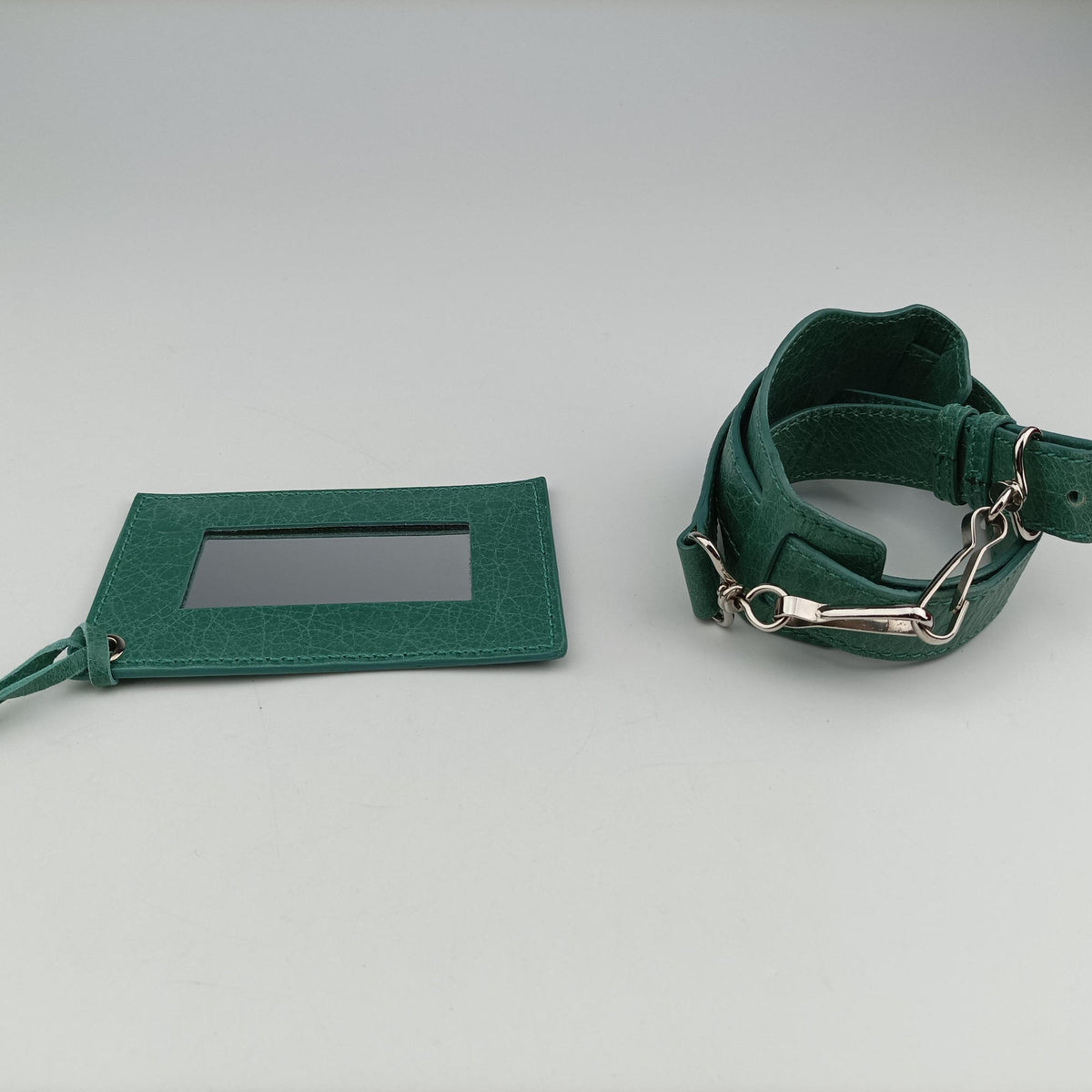 Pre-owned Balenciaga Pompon Green Leather  shoulderbag | stylenewstar