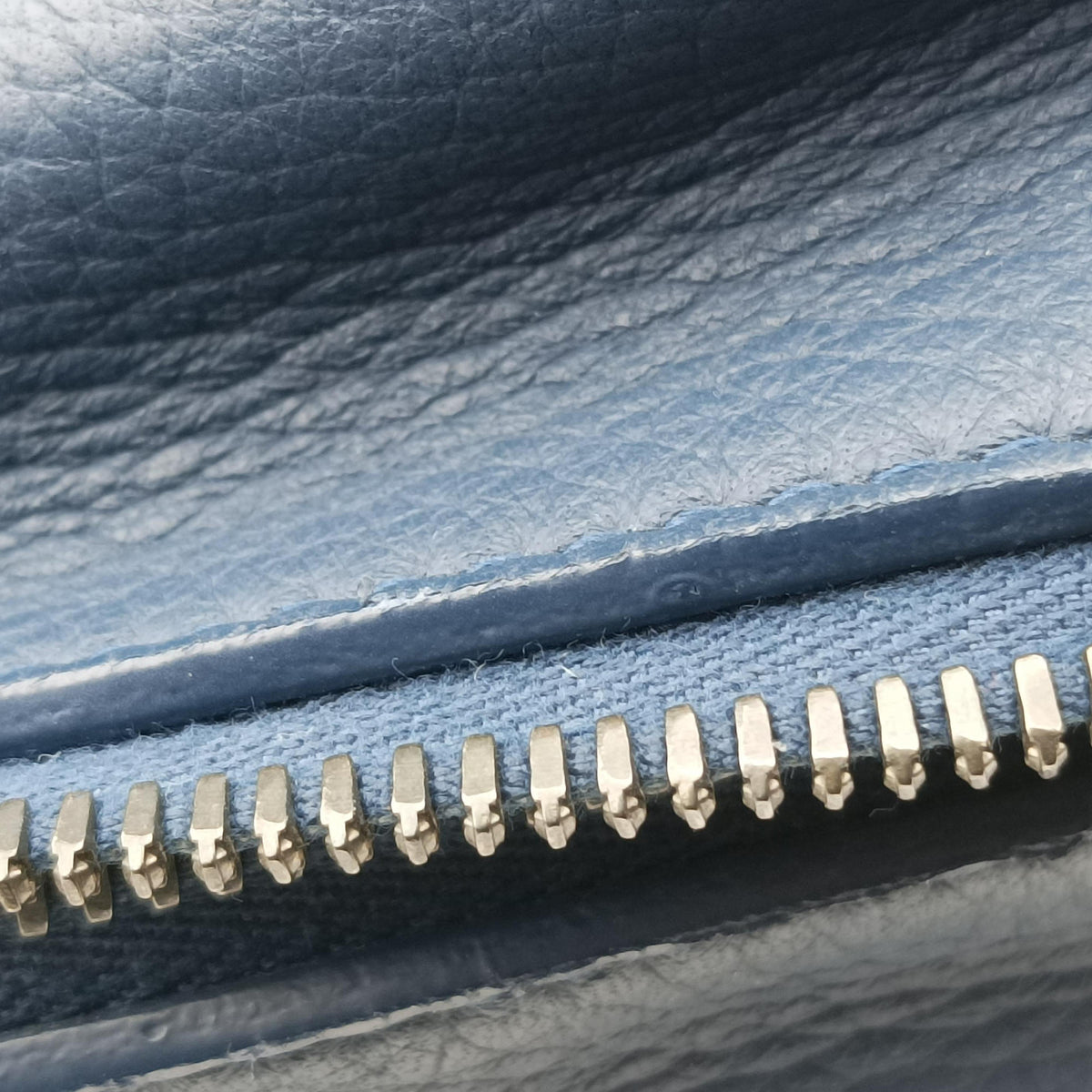 Intrecciato Blue lambskin B05905137Wイントレチャート ブルー ラムスキン B05905137W