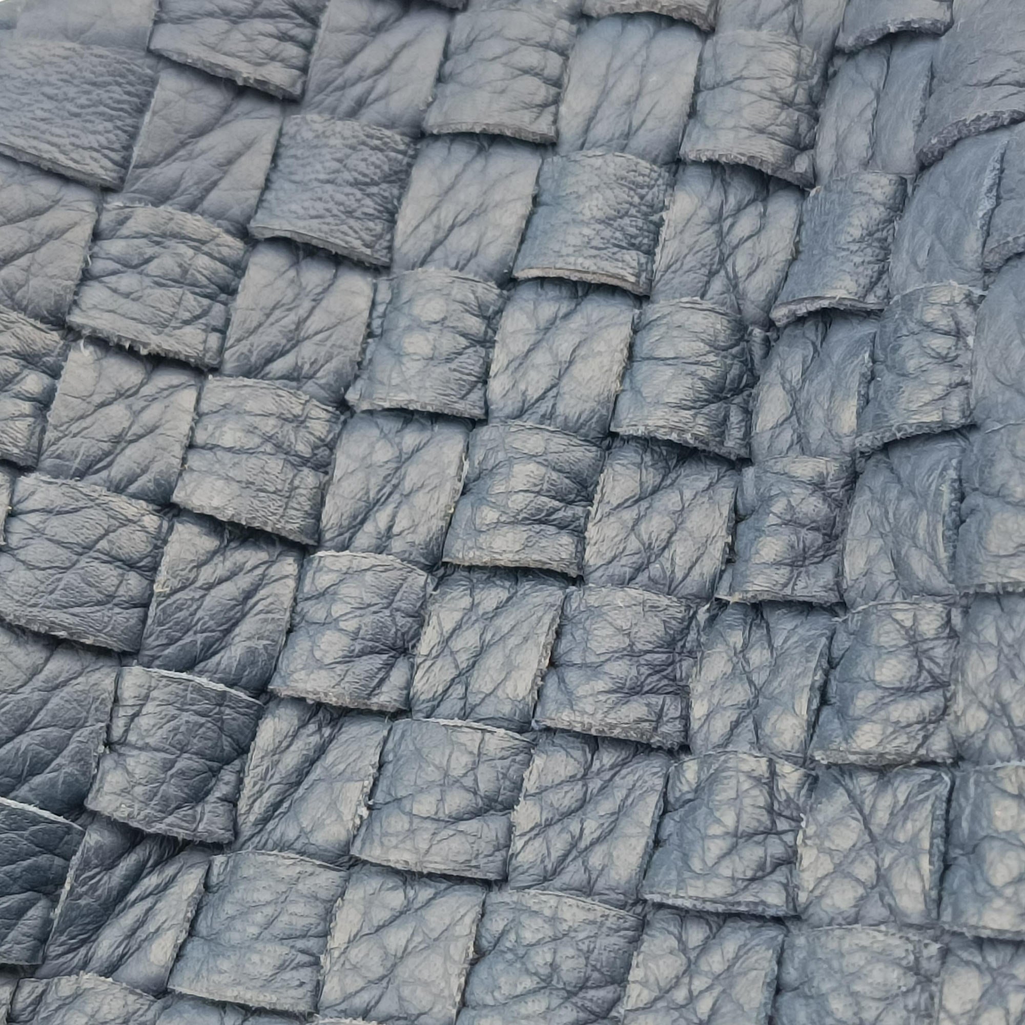 Intrecciato Blue lambskin B05905137Wイントレチャート ブルー ラムスキン B05905137W