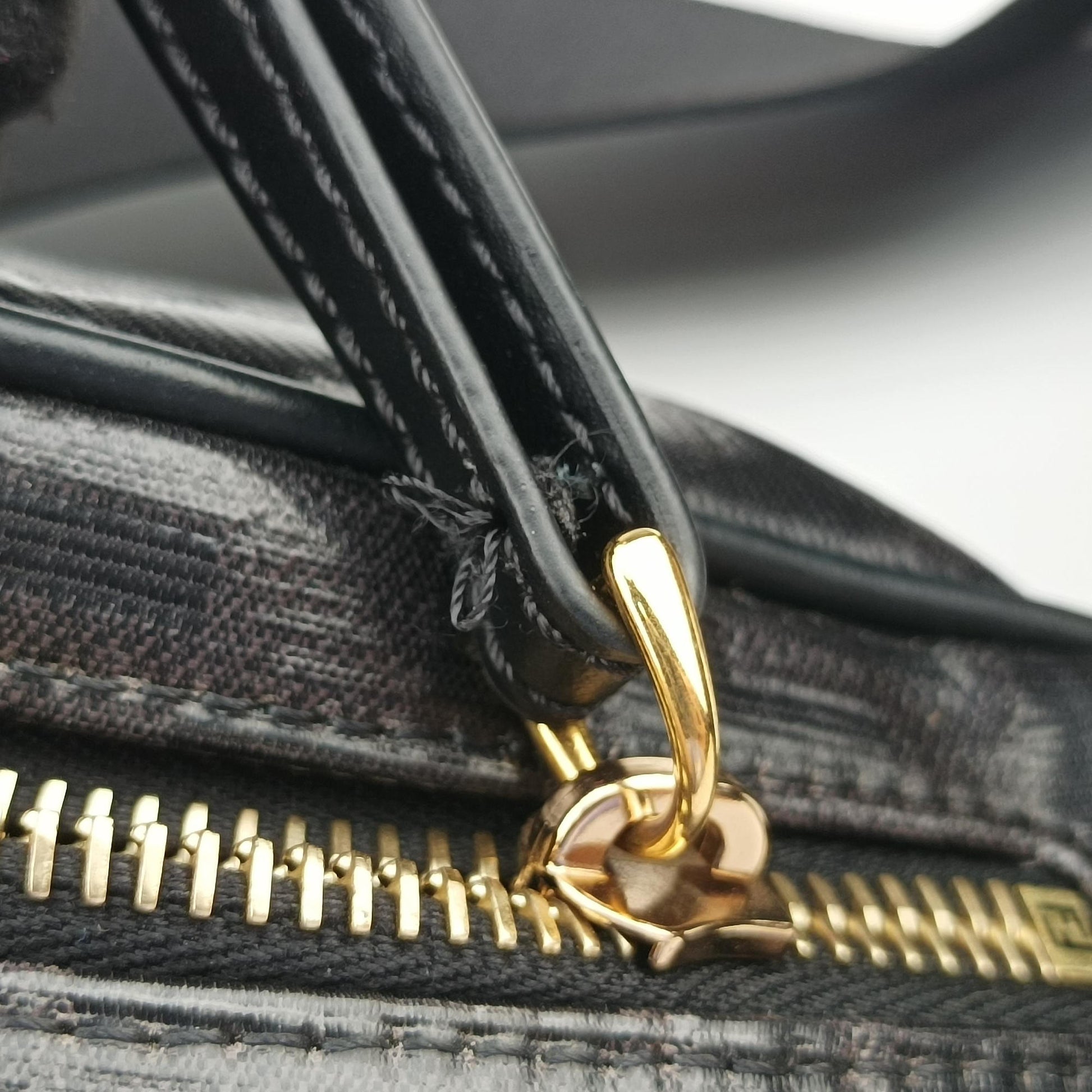 Zucca Diagonal Pattern Black PVC Coated Canvas 7VA434 7VA434 A5N7 198-8241ズッカ柄 ダイアゴナル ブラック PVCコーティングキャンバス 7VA434 7VA434 A5N7 198-8241