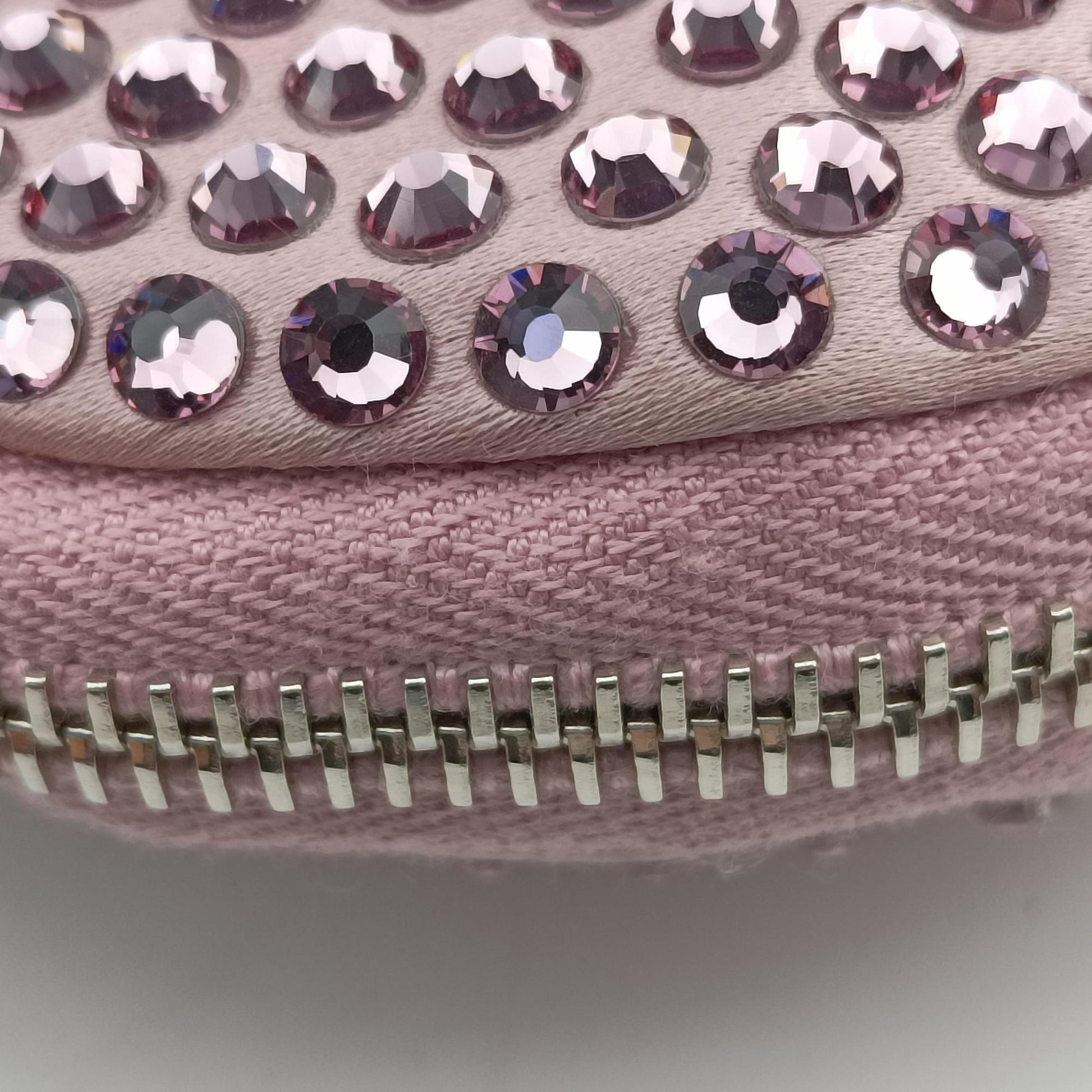 crystal-embellished round Pink silk x Rhinestone 1NR003 42クリスタル ラウンド ピンク シルク x ラインストーン 1NR003 42