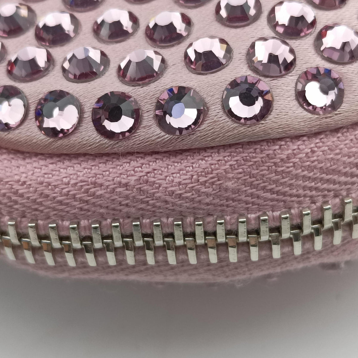 crystal-embellished round Pink silk x Rhinestone 1NR003 42クリスタル ラウンド ピンク シルク x ラインストーン 1NR003 42