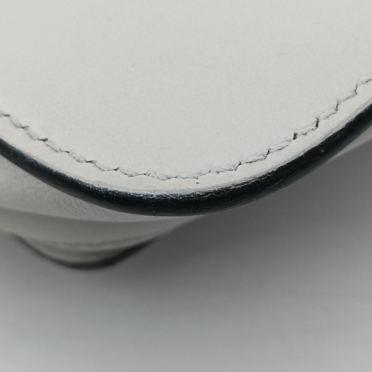 Cahier White Leather×SAFFIANO Leather 1BL004 256カイエ ホワイト レザー×サフィアーノレザー 1BL004 256