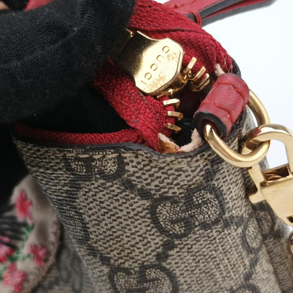 GG Supreme Heart Chain Pochette Beige×red PVC coated canvas 456866 GGスプリーム ハートチェーン ポシェット ベージュ×レッド PVCコーティングキャンバス 456866