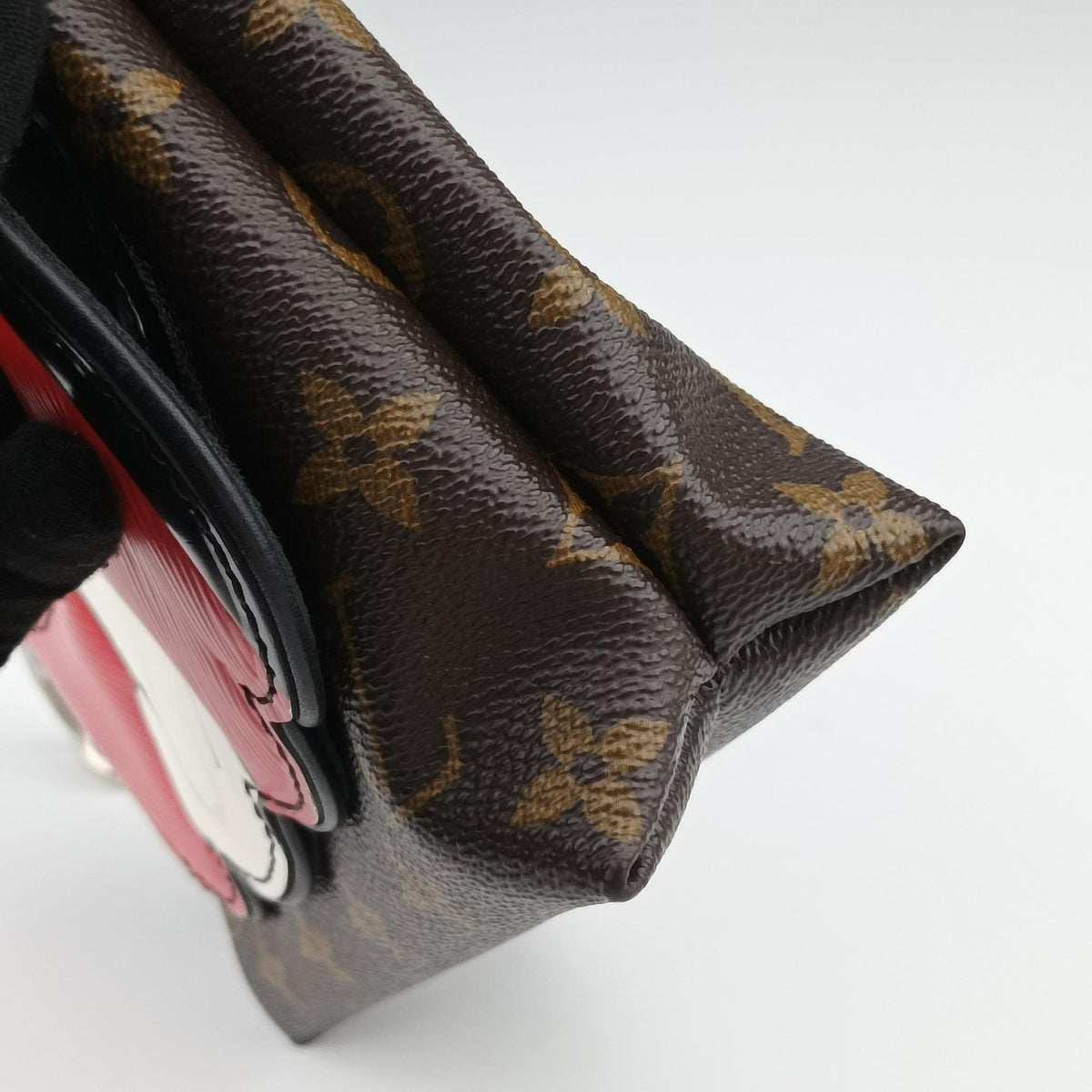Pochette Kabuki Mask Red × Brown Monogram Canvas × Epi Leather M43527 DU4127ポシェット・カブキ マスク カブキマスクプリント / レッド × ブラウン モノグラム・キャンバス × エピ・レザー M43527 DU4127