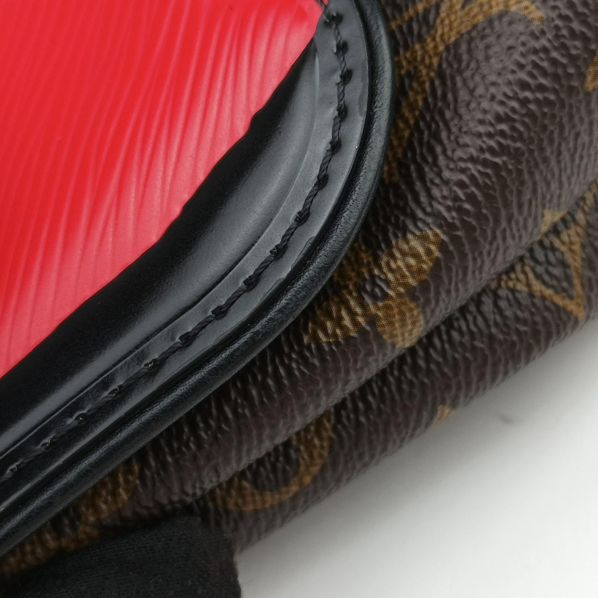Pochette Kabuki Mask Red × Brown Monogram Canvas × Epi Leather M43527 DU4127ポシェット・カブキ マスク カブキマスクプリント / レッド × ブラウン モノグラム・キャンバス × エピ・レザー M43527 DU4127