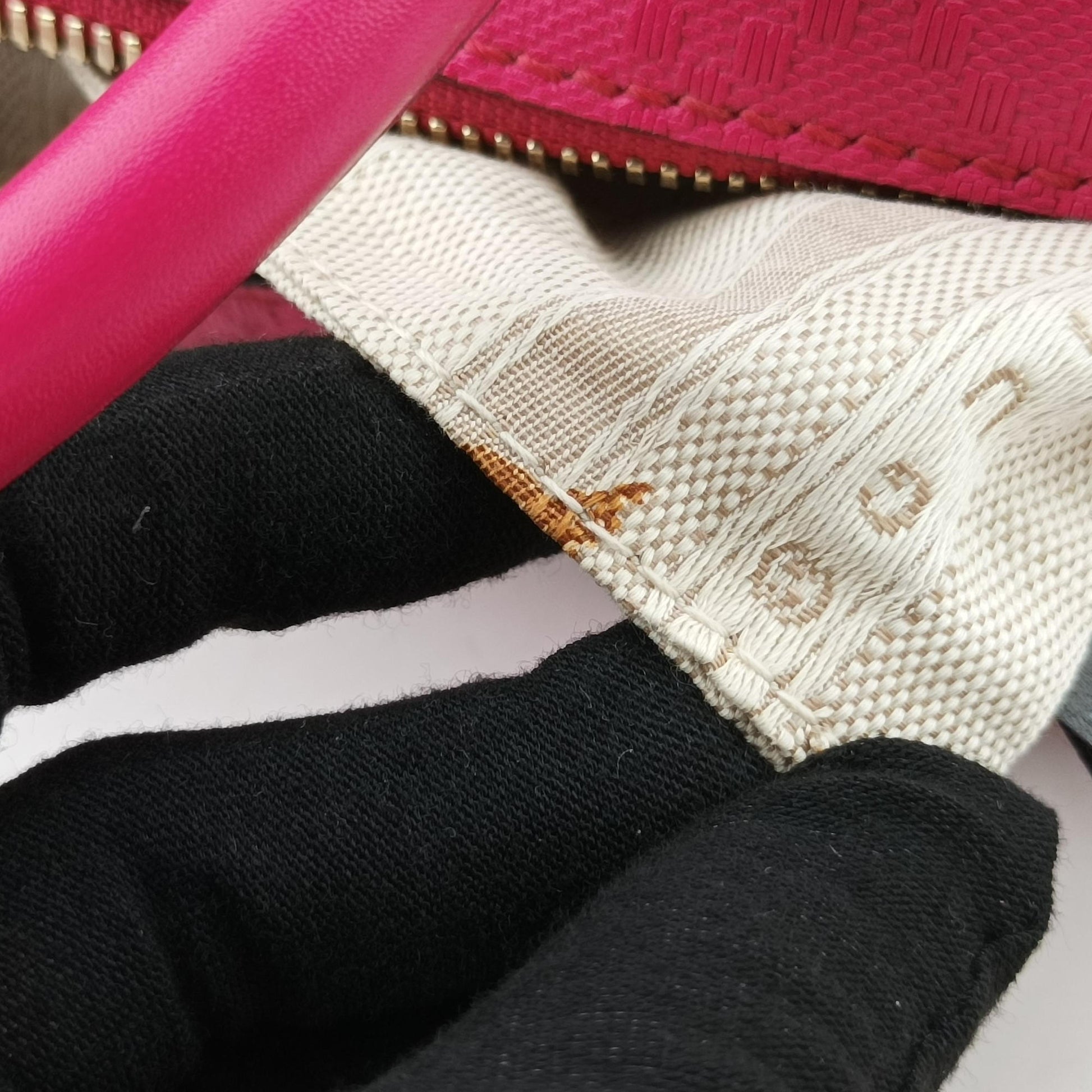 Bright Diamante Rose Leather 354332 E016735453ブライトディアマンテ ローズ レッド レザー 354332 E016735453