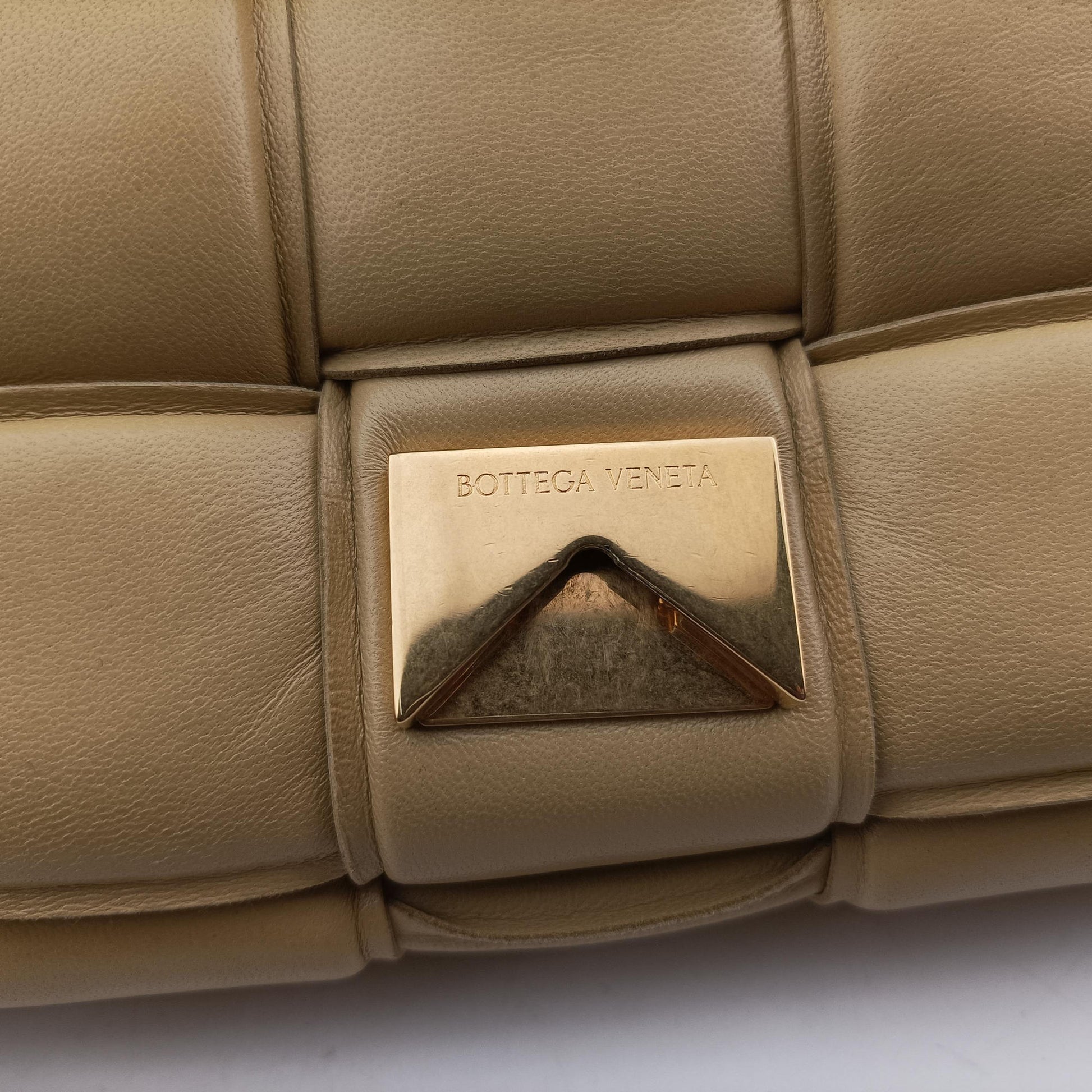Padded CASSETTE Beige lambskin B08917888Dパデッド カセット ベージュ ラムスキン B08917888D