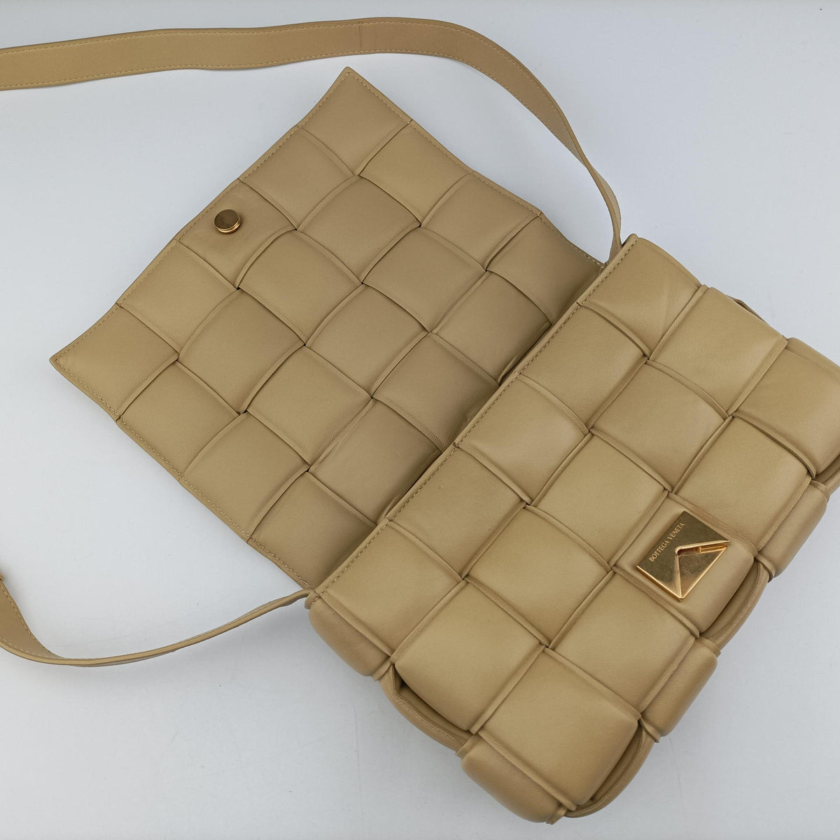 Padded CASSETTE Beige lambskin B08917888Dパデッド カセット ベージュ ラムスキン B08917888D