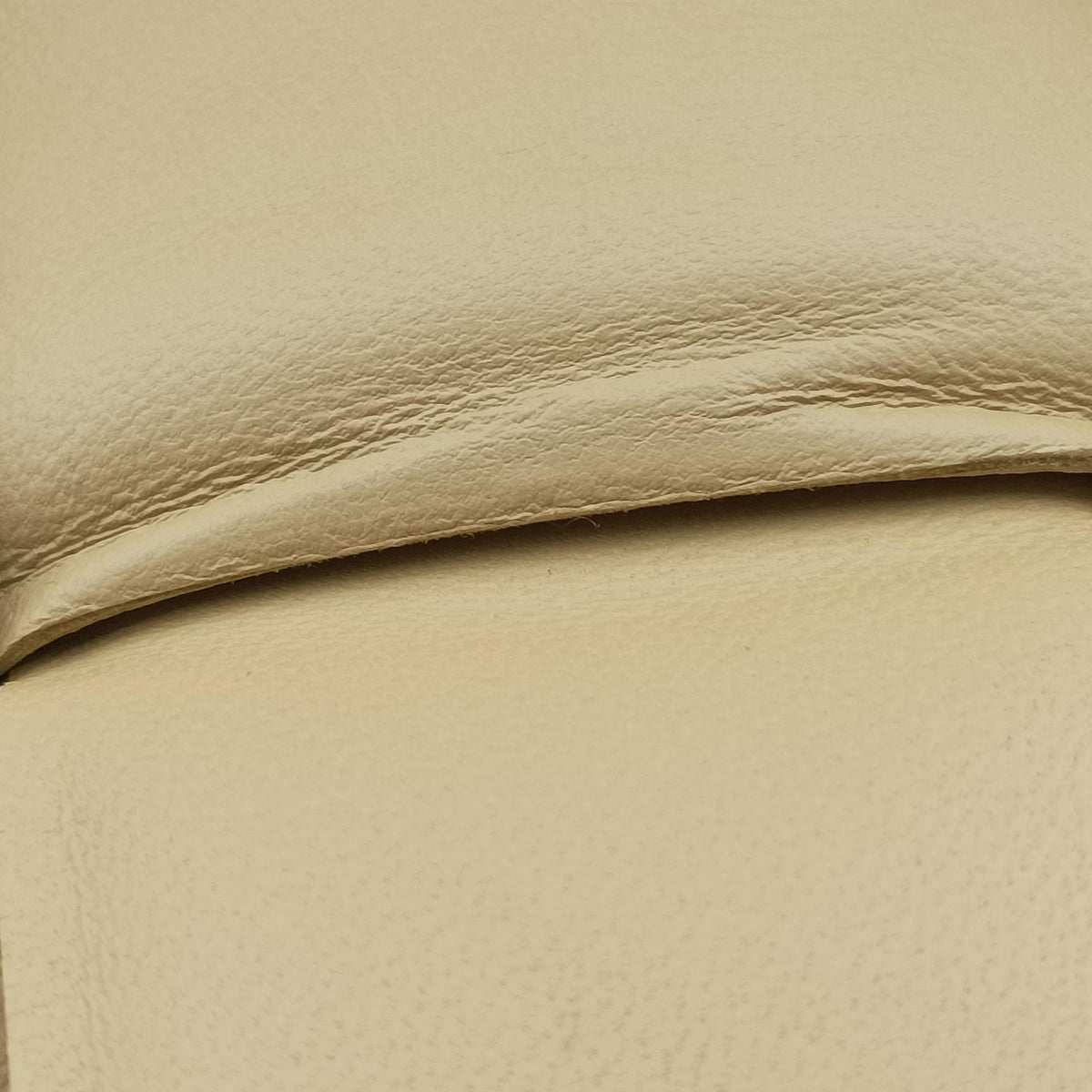 Padded CASSETTE Beige lambskin B08917888Dパデッド カセット ベージュ ラムスキン B08917888D