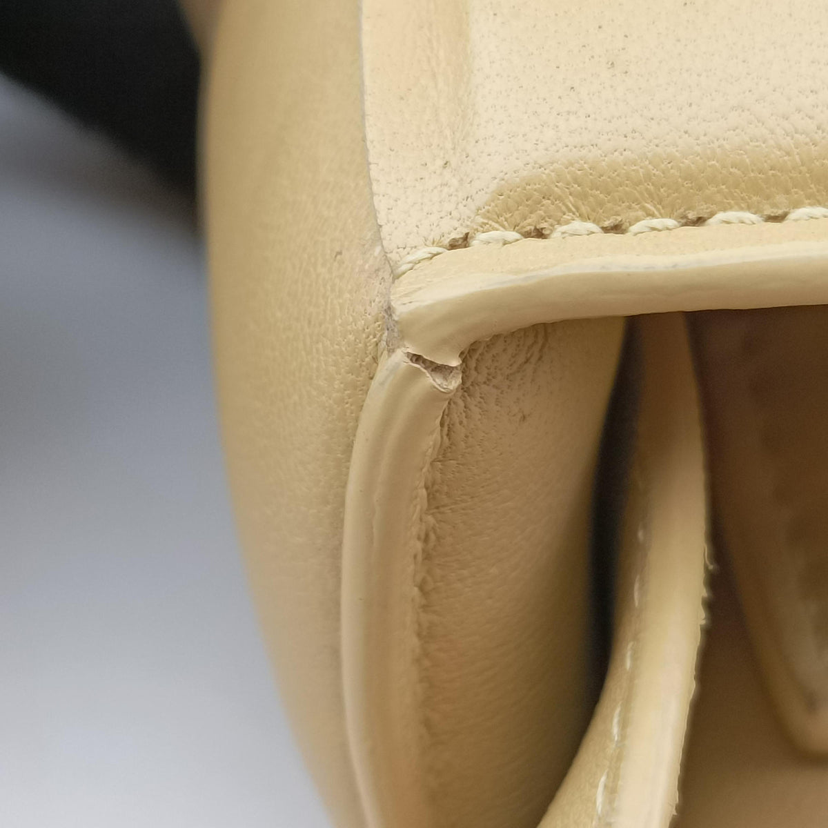 Padded CASSETTE Beige lambskin B08917888Dパデッド カセット ベージュ ラムスキン B08917888D