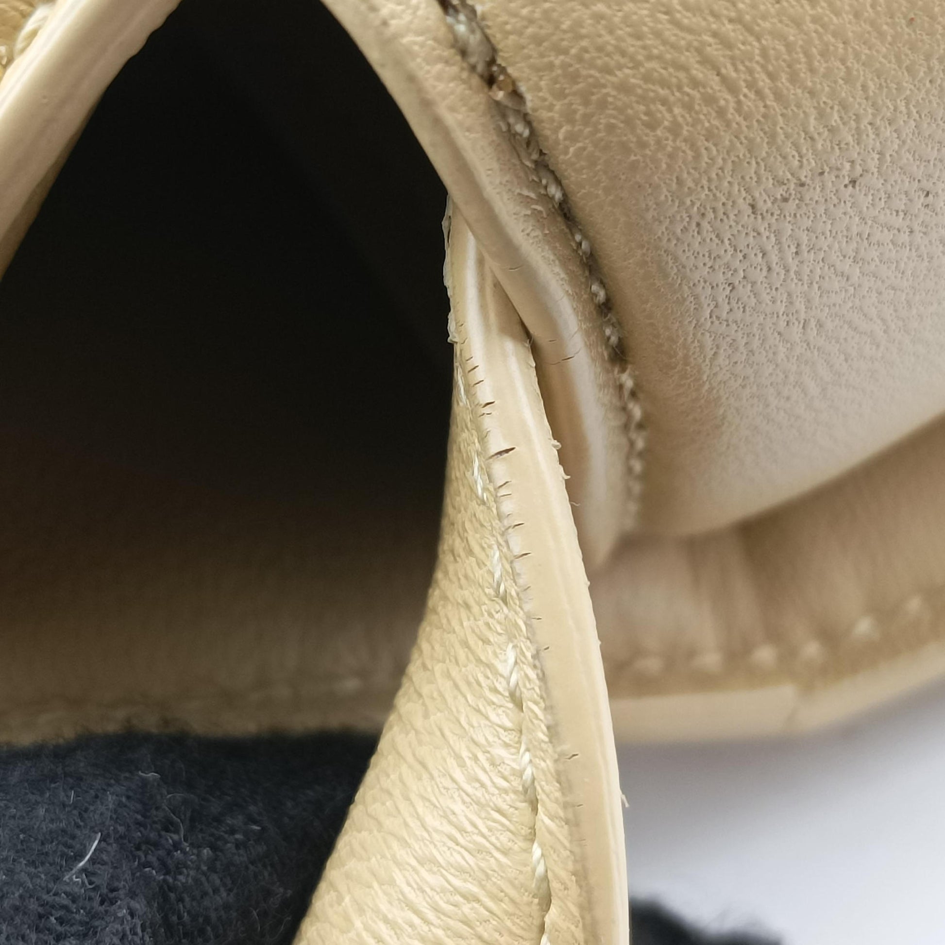 Padded CASSETTE Beige lambskin B08917888Dパデッド カセット ベージュ ラムスキン B08917888D