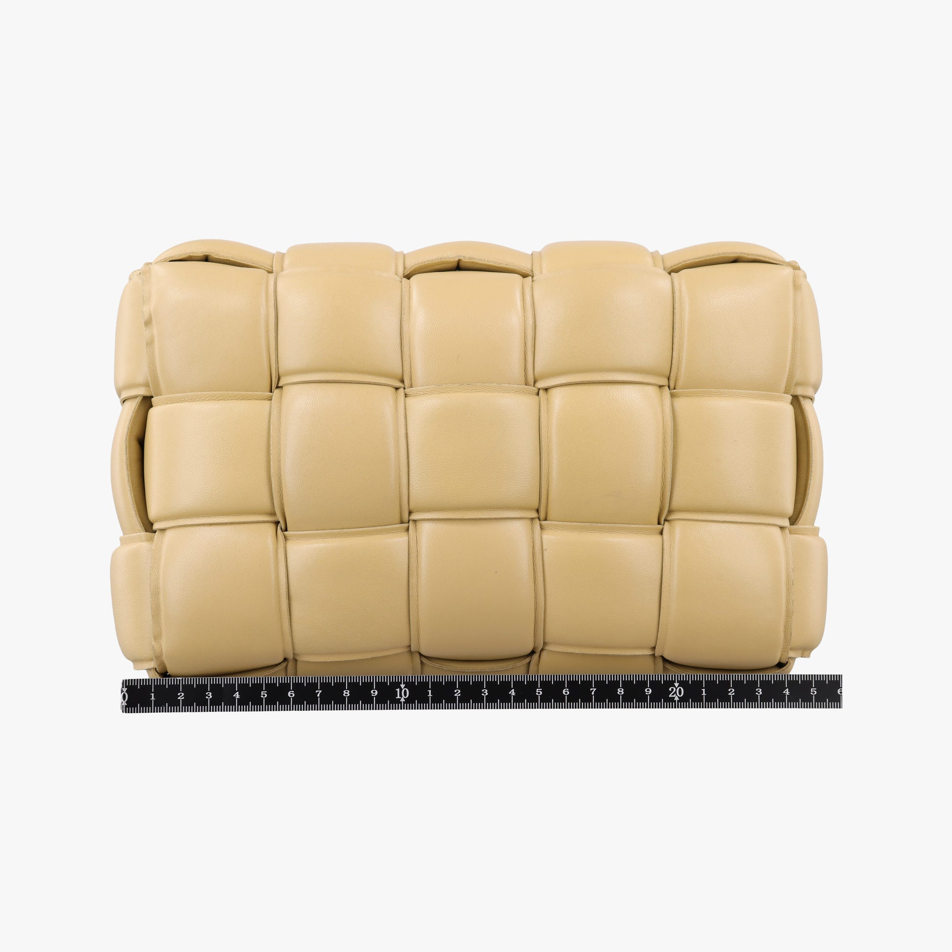 Padded CASSETTE Beige lambskin B08917888Dパデッド カセット ベージュ ラムスキン B08917888D