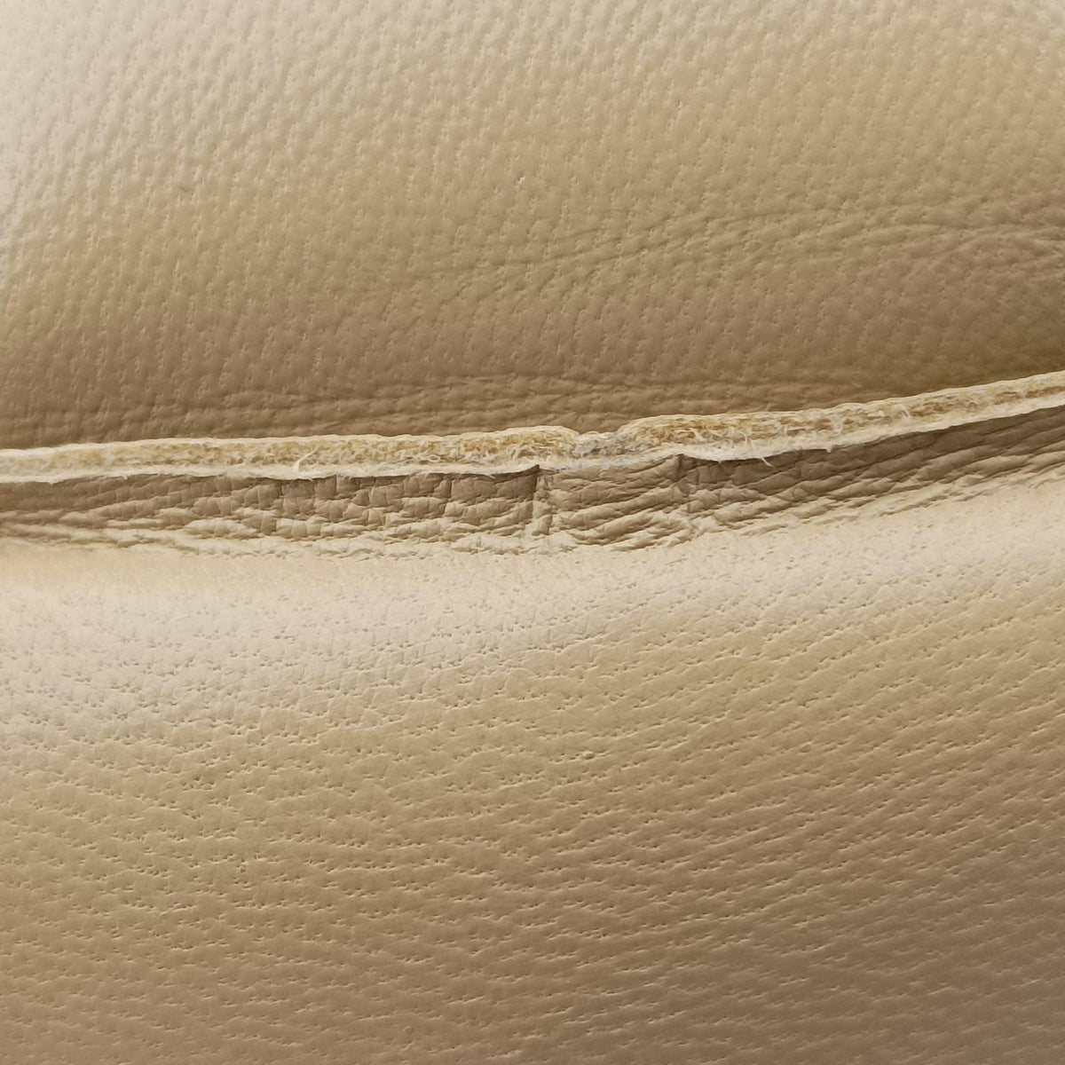 Padded CASSETTE Beige lambskin B08917888Dパデッド カセット ベージュ ラムスキン B08917888D