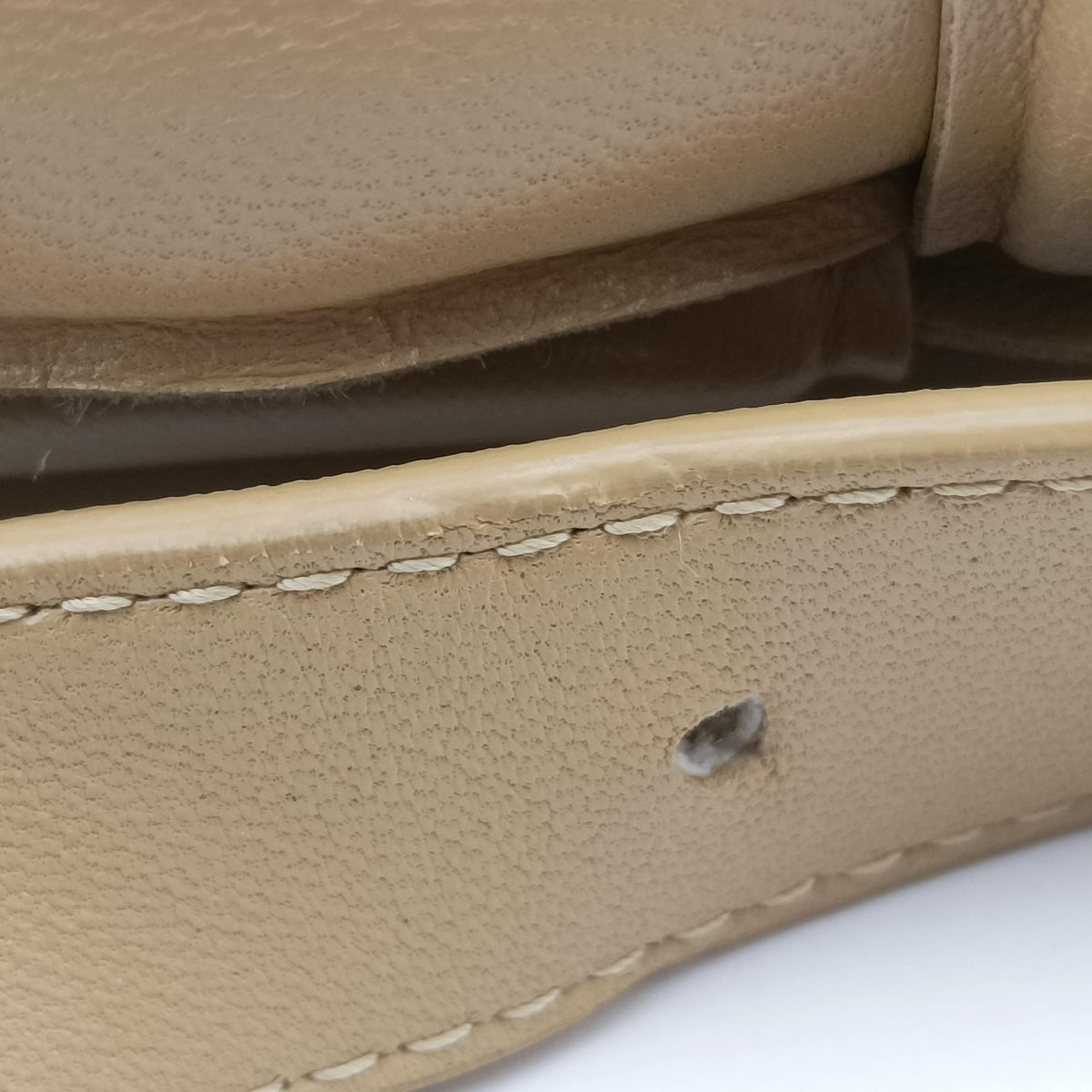 Padded CASSETTE Beige lambskin B08917888Dパデッド カセット ベージュ ラムスキン B08917888D