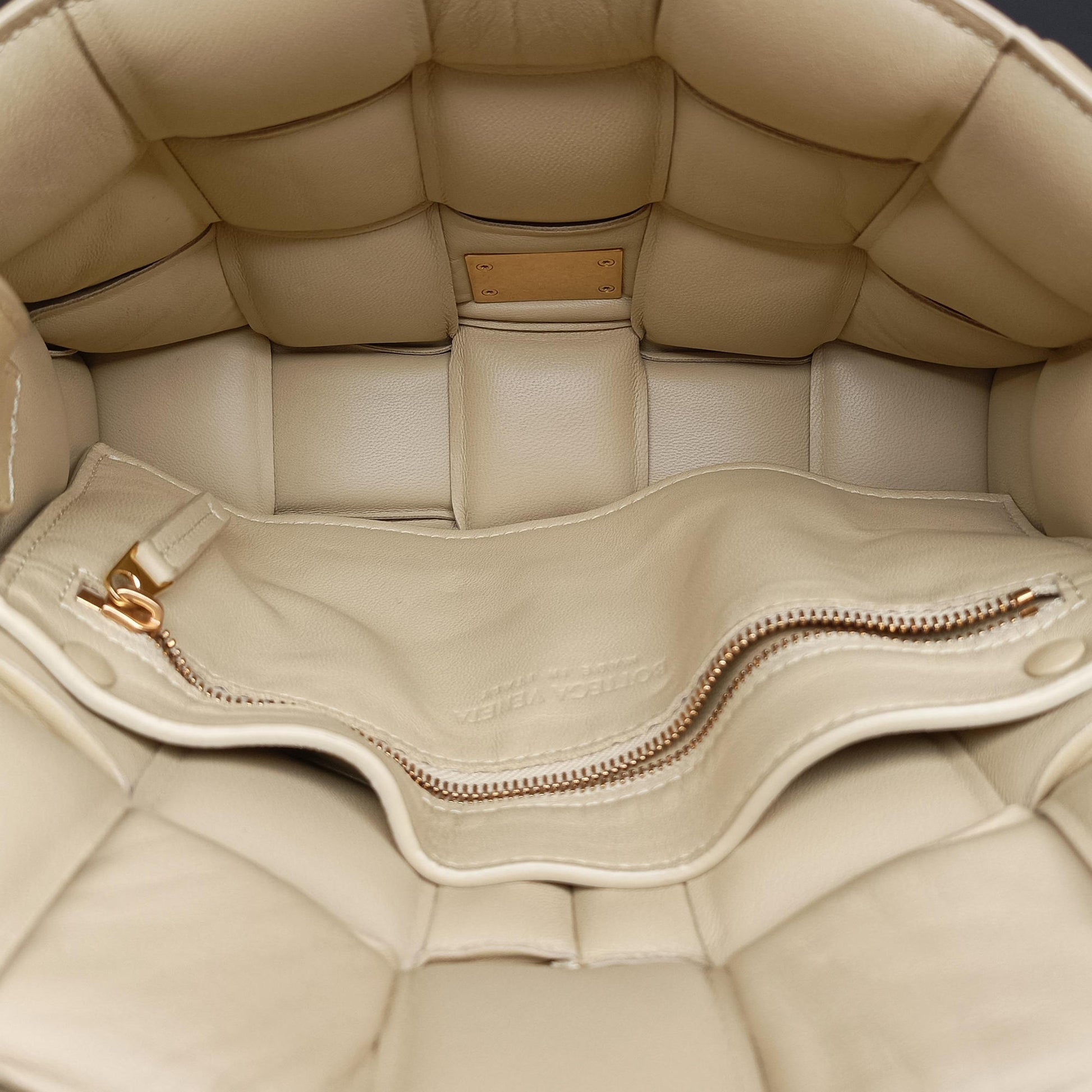 Padded CASSETTE Beige lambskin B08917888Dパデッド カセット ベージュ ラムスキン B08917888D
