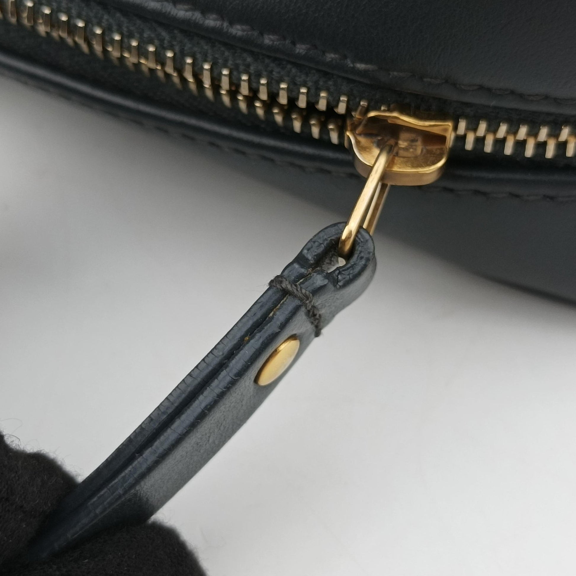 Lou chevron tassel charm camera Black Leather 534817 GLT534817.0319ルー シェブロン タッセル チャーム カメラ ブラック レザー 534817 GLT534817.0319