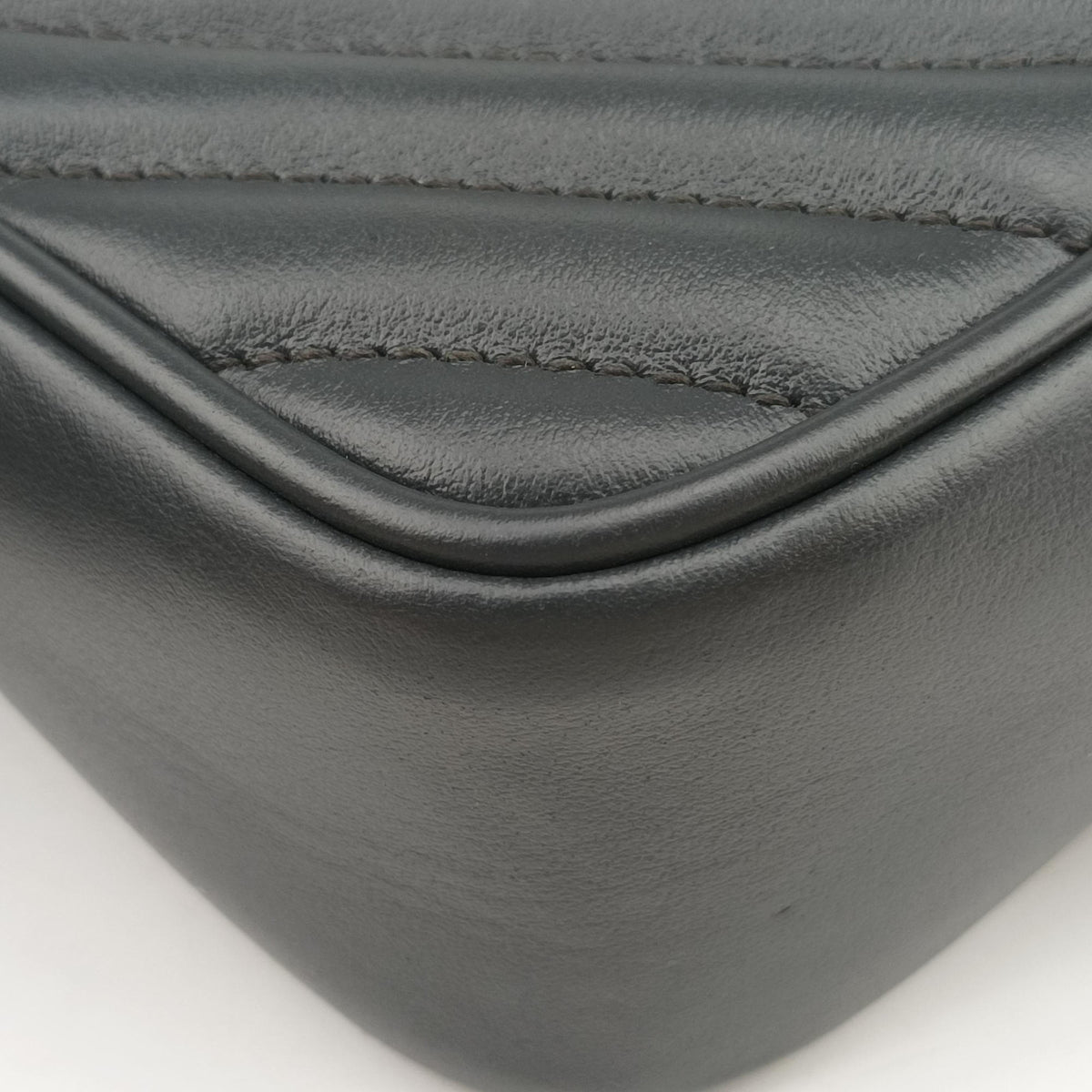 Lou chevron tassel charm camera Black Leather 534817 GLT534817.0319ルー シェブロン タッセル チャーム カメラ ブラック レザー 534817 GLT534817.0319