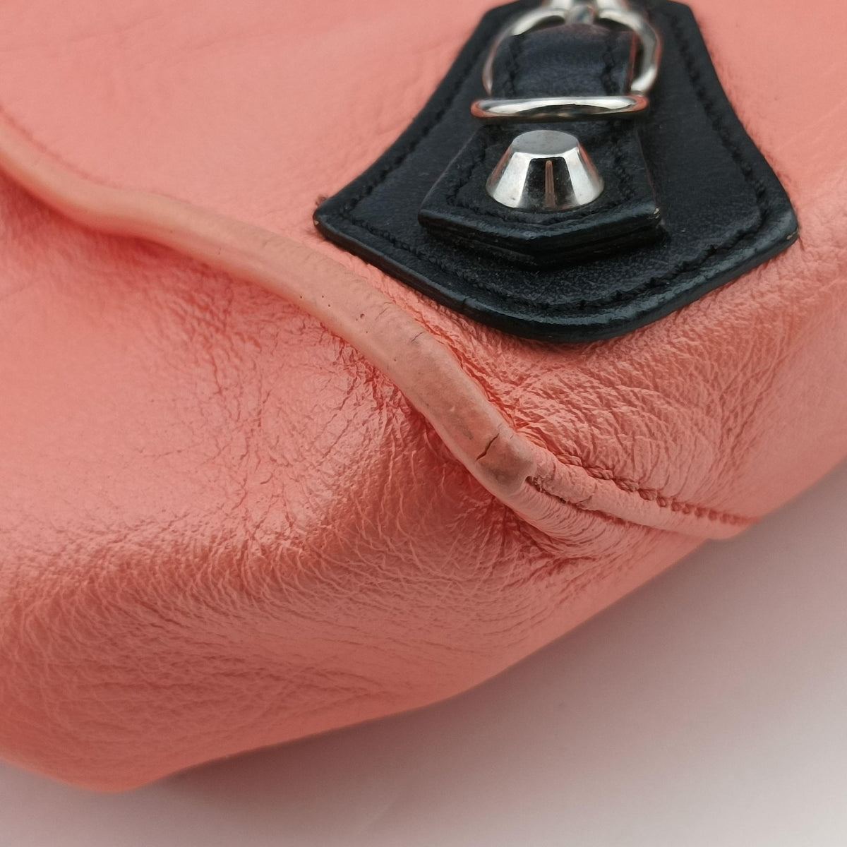 Paper Pink x Black Leather 255412.5760.H.515859ペーパー ピンク x ブラック レザー 255412.5760.H.515859