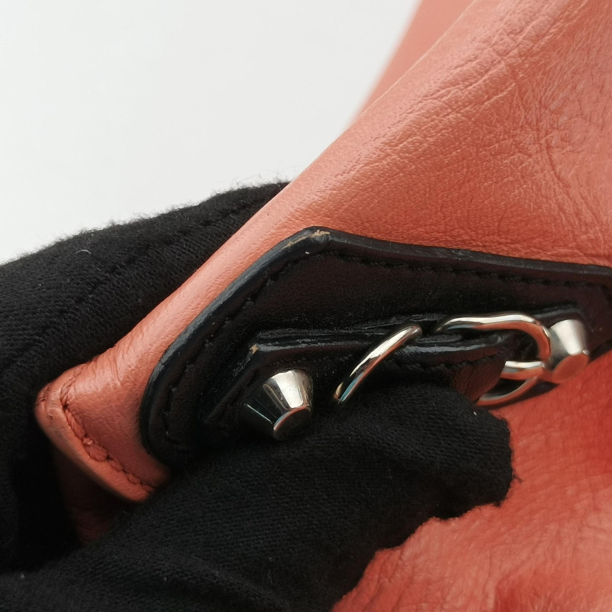 Paper Pink x Black Leather 255412.5760.H.515859ペーパー ピンク x ブラック レザー 255412.5760.H.515859