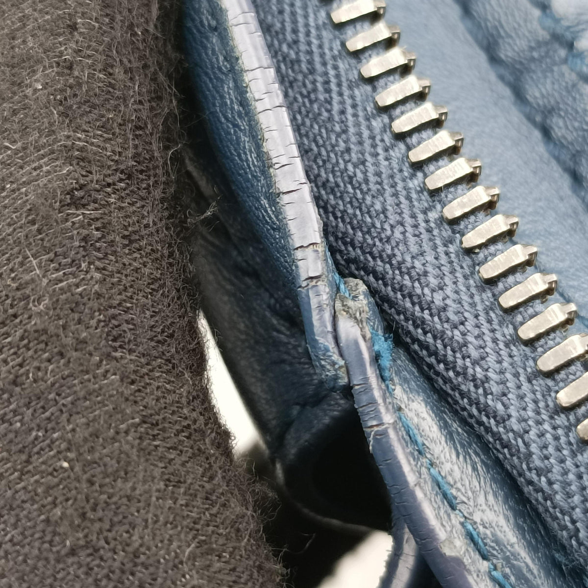 Intrecciato Blue lambskin B07130935Kイントレチャート ブルー ラムスキン B07130935K