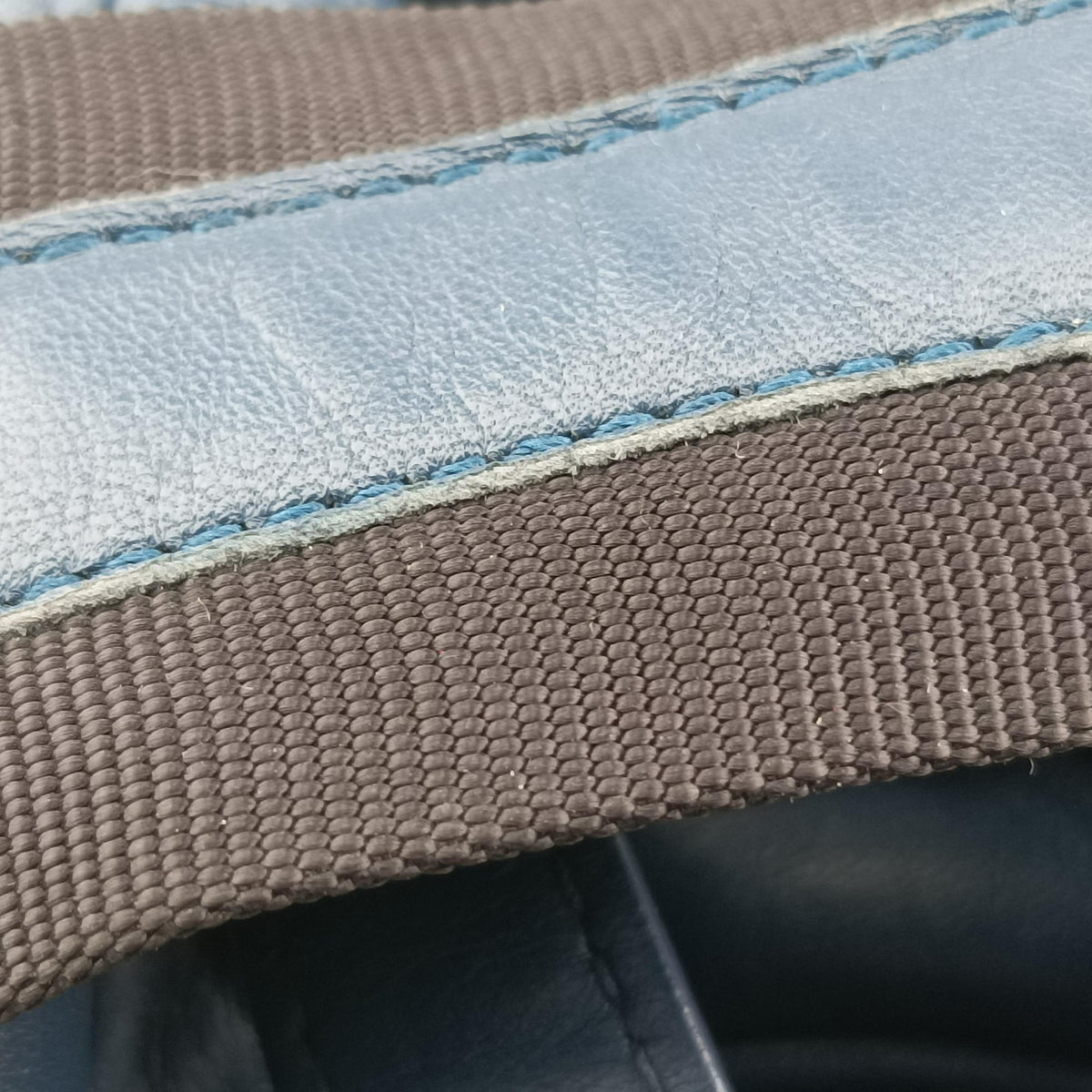 Intrecciato Blue lambskin B07130935Kイントレチャート ブルー ラムスキン B07130935K