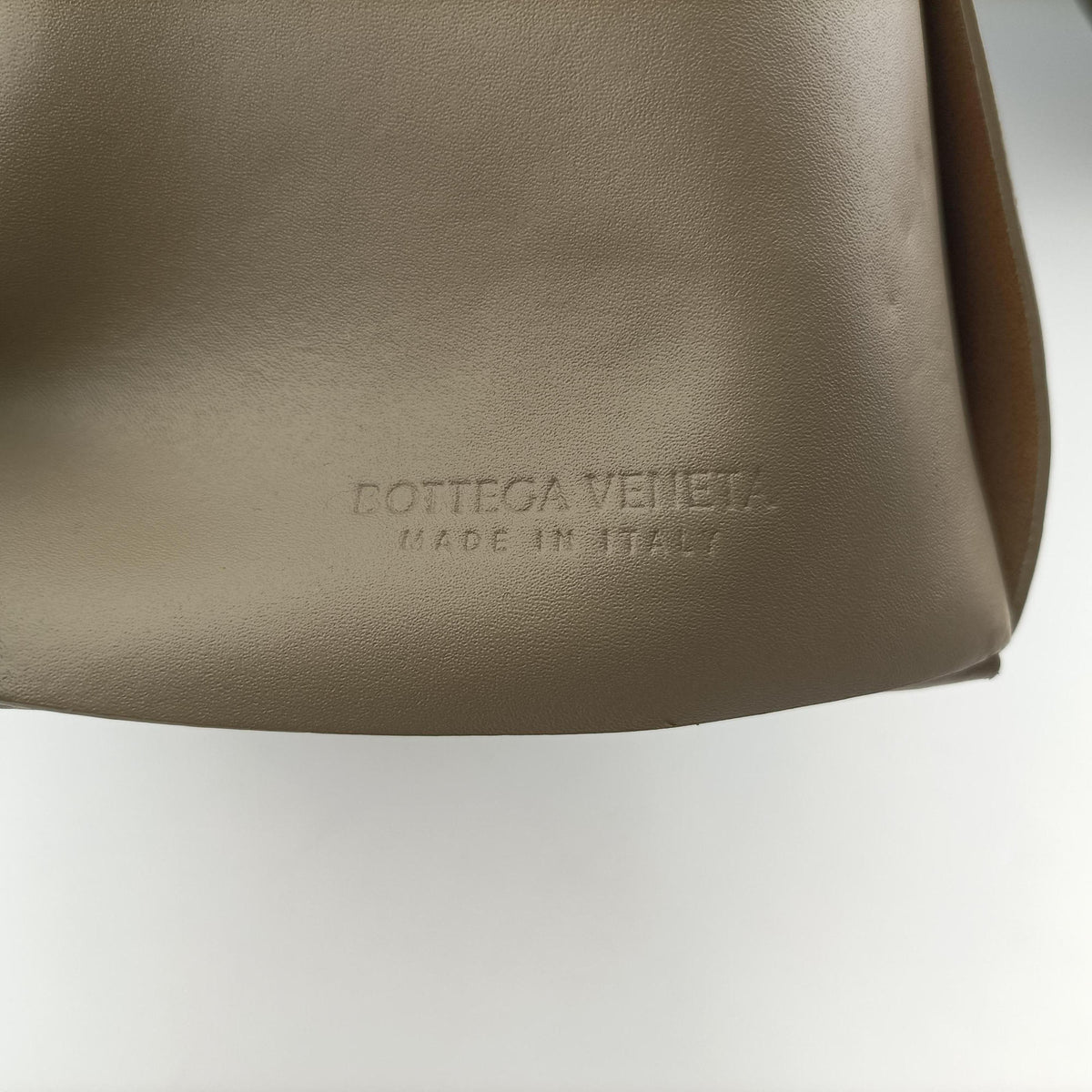 The Arco Briefcase khaki lambskin B09132339Xザ アルコ ブリーフケース カーキ ラムスキン B09132339X