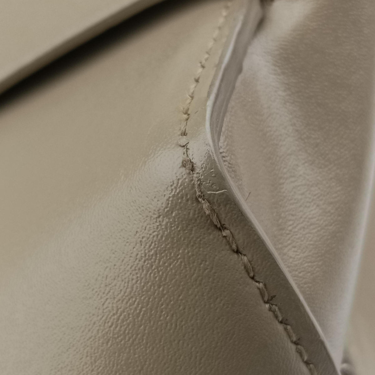 The Arco Briefcase khaki lambskin B09132339Xザ アルコ ブリーフケース カーキ ラムスキン B09132339X