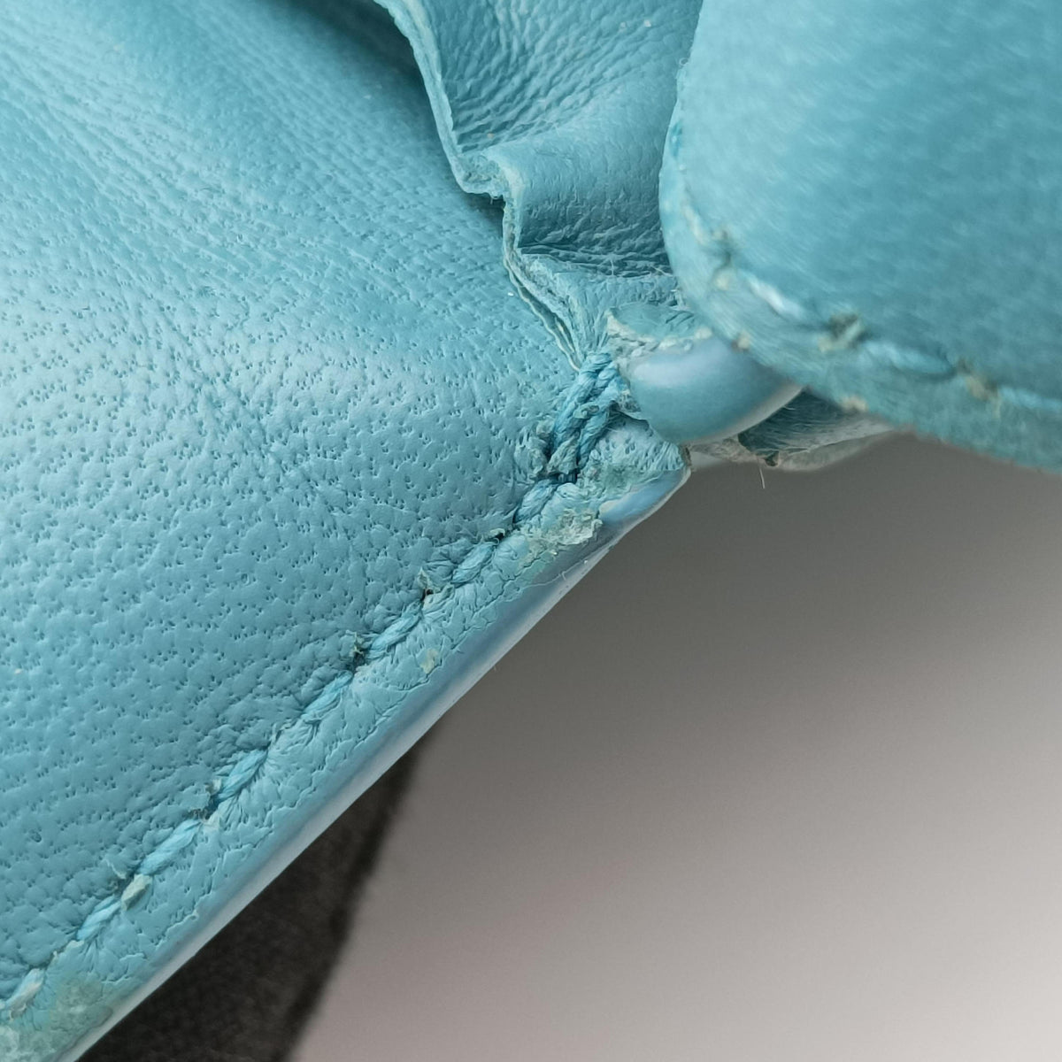 Padded Cassette Blue lambskin 591970 B09024081Nパデッド カセット ブルー ラムスキン 591970 B09024081N
