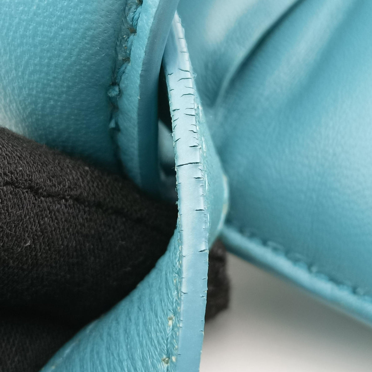 Padded Cassette Blue lambskin 591970 B09024081Nパデッド カセット ブルー ラムスキン 591970 B09024081N