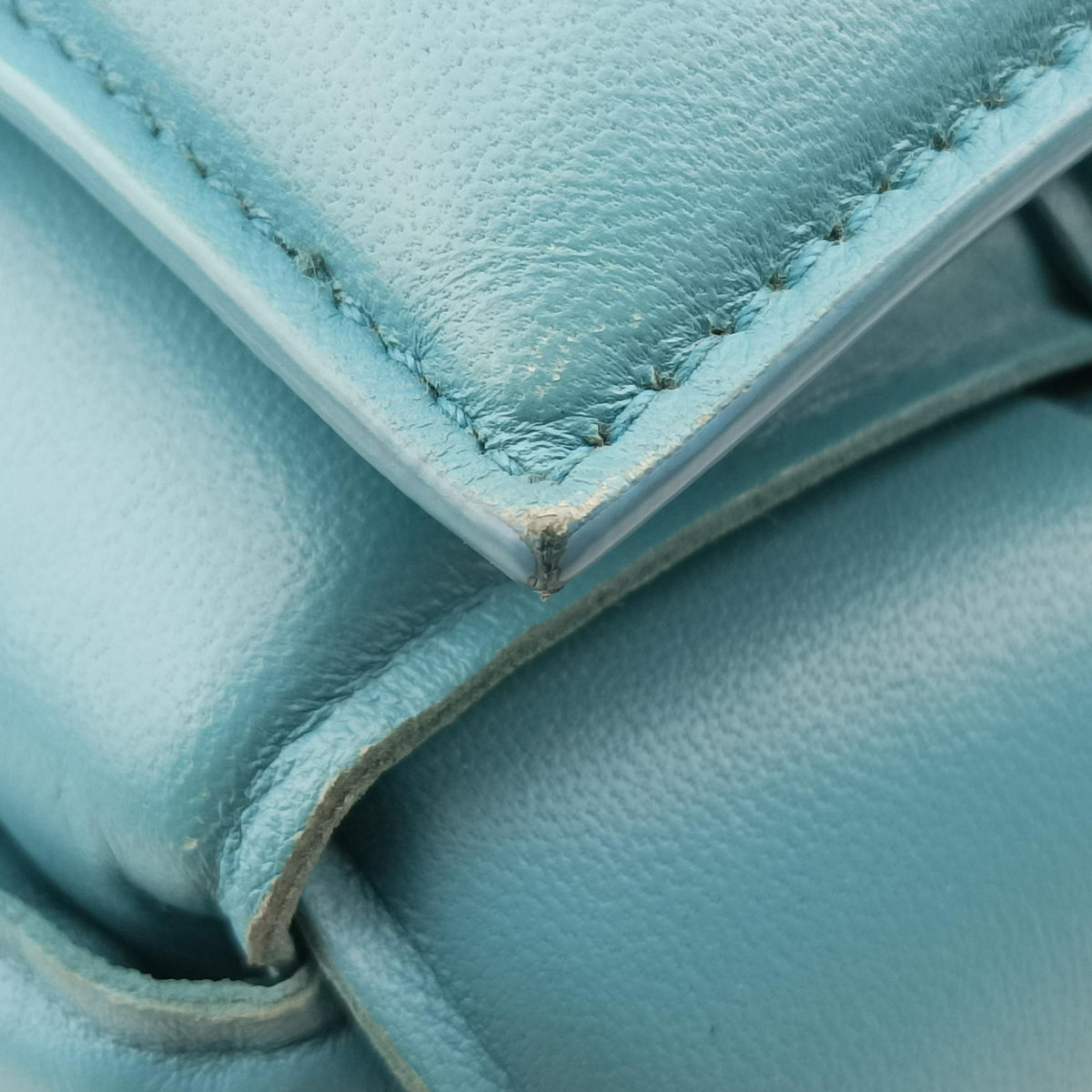 Padded Cassette Blue lambskin 591970 B09024081Nパデッド カセット ブルー ラムスキン 591970 B09024081N