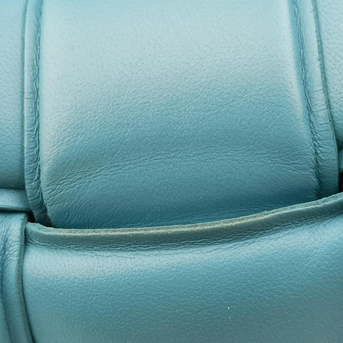 Padded Cassette Blue lambskin 591970 B09024081Nパデッド カセット ブルー ラムスキン 591970 B09024081N