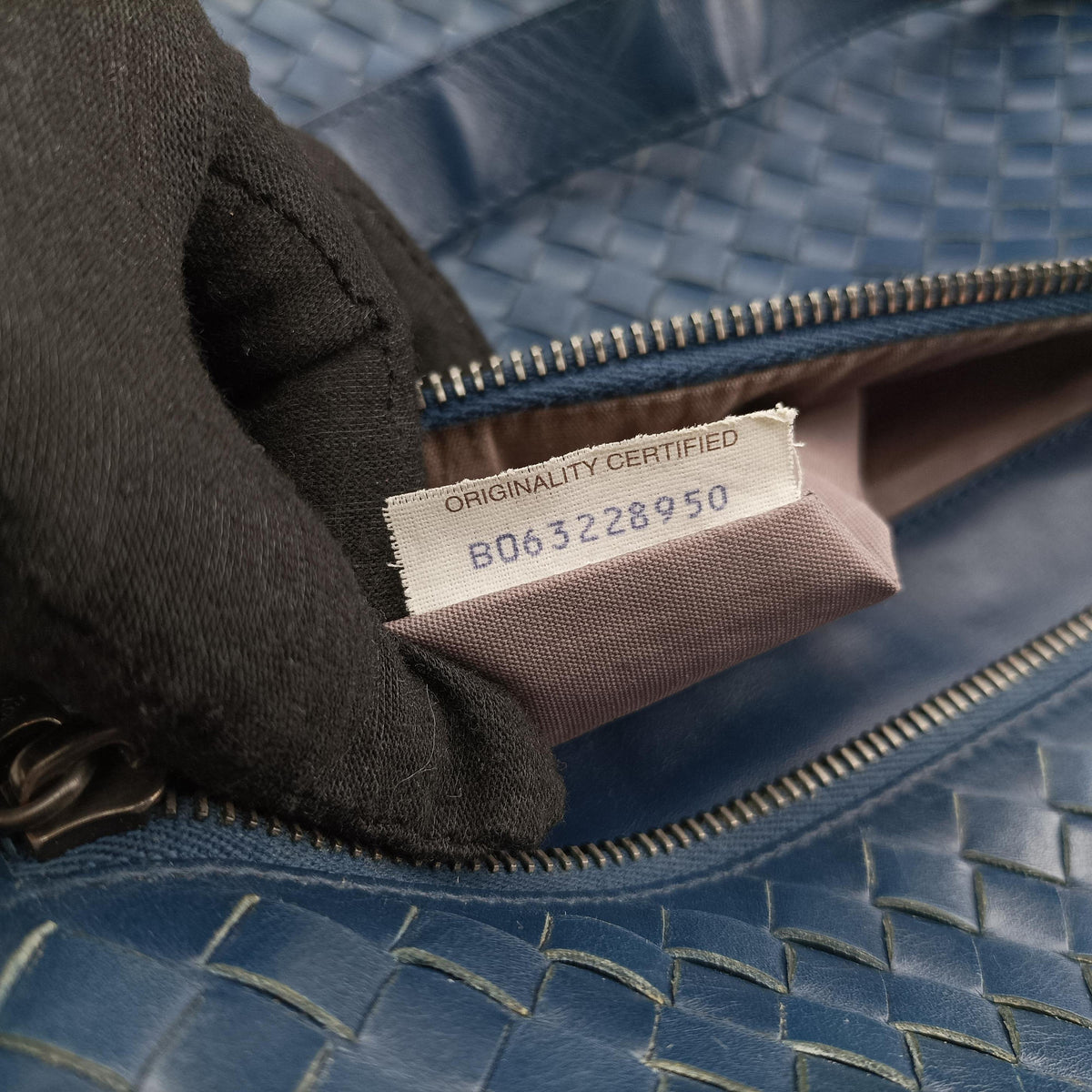 Intrecciato Navy lambskin B063228950イントレチャート ネイビー ラムスキン B063228950