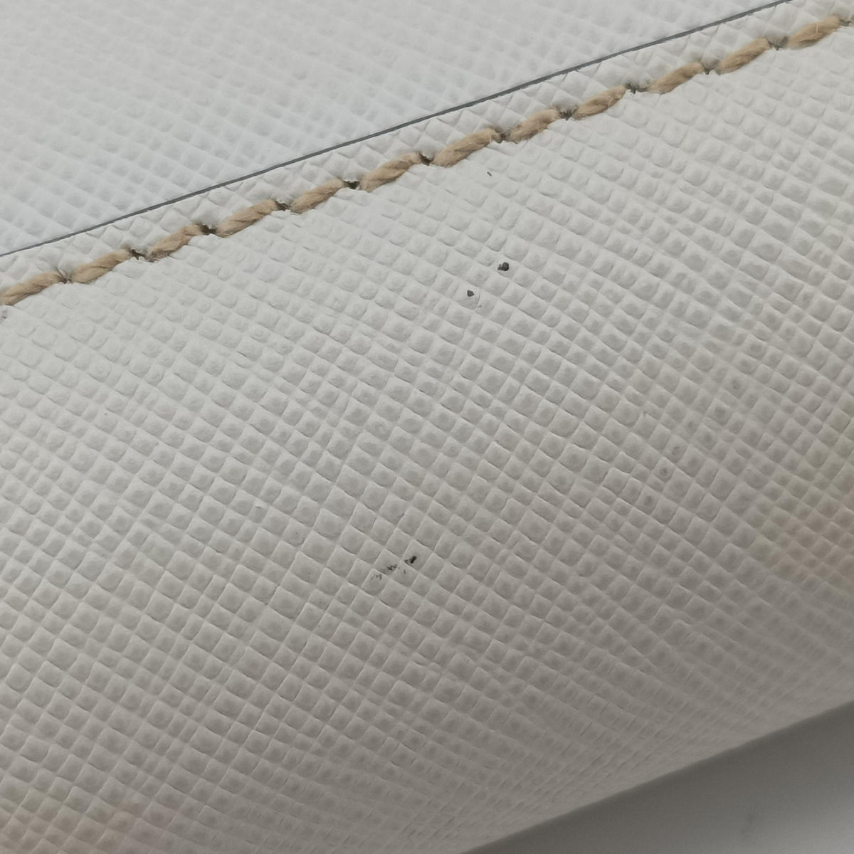 Triangle Logo White Saffiano Leather 2VL012 56 8トライアングル ロゴ ホワイト サフィアーノレザー 2VL012 56 8