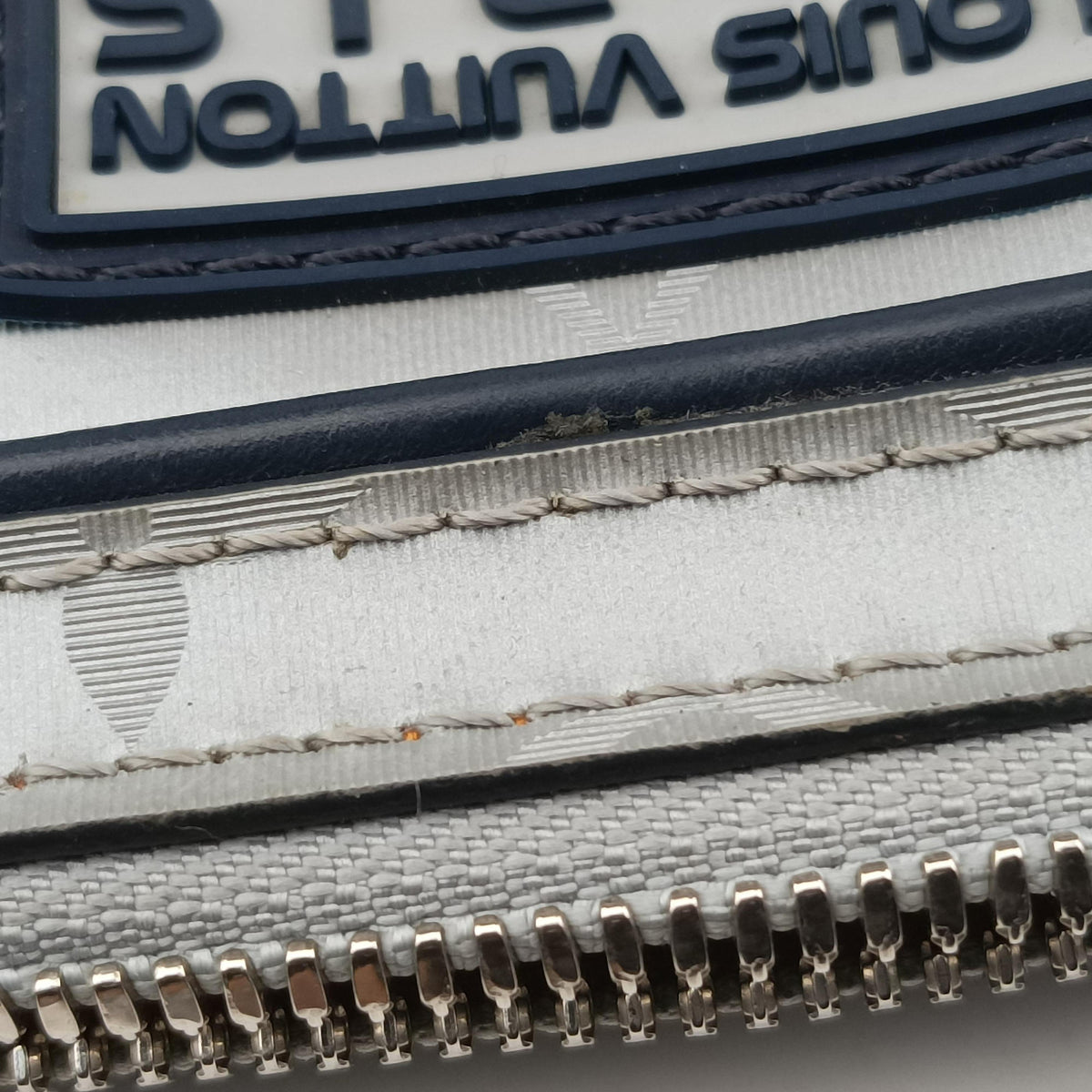 Alpha Messenger Grey Monogram Satellite M44169 CA4138アルファ メッセンジャー グレー モノグラム サテライト M44169 CA4138