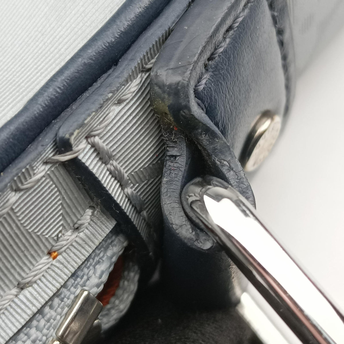 Alpha Messenger Grey Monogram Satellite M44169 CA4138アルファ メッセンジャー グレー モノグラム サテライト M44169 CA4138